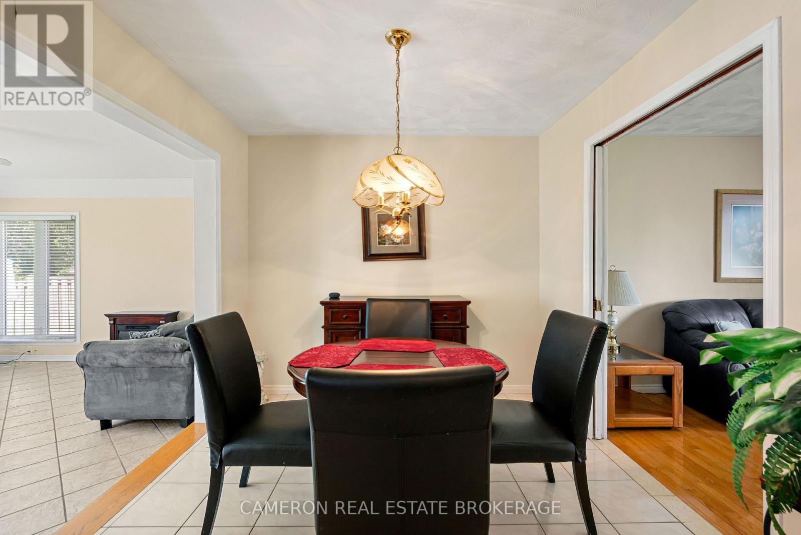 368 ANGELA CRESCENT - 11