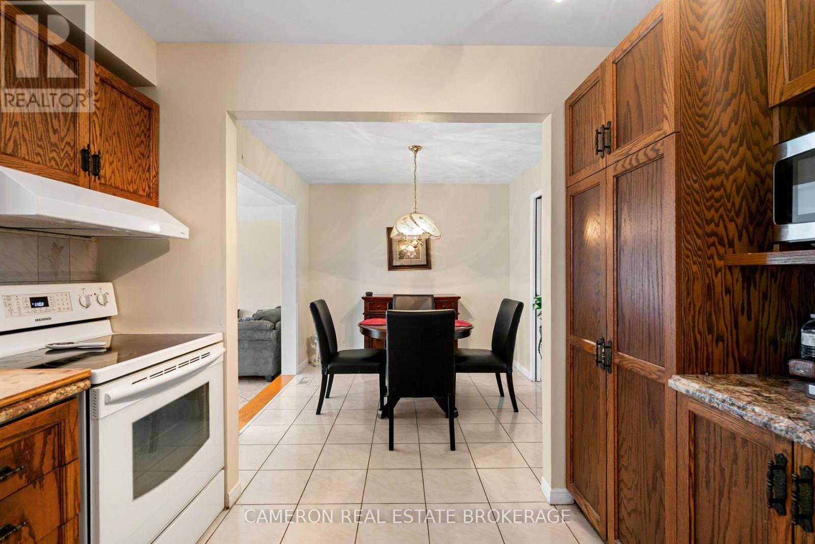 368 ANGELA CRESCENT - 14
