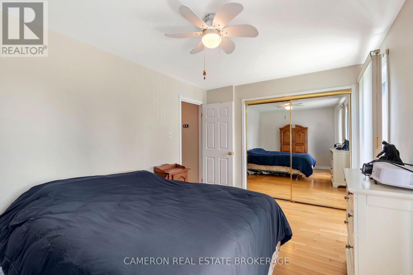 368 ANGELA CRESCENT - 21