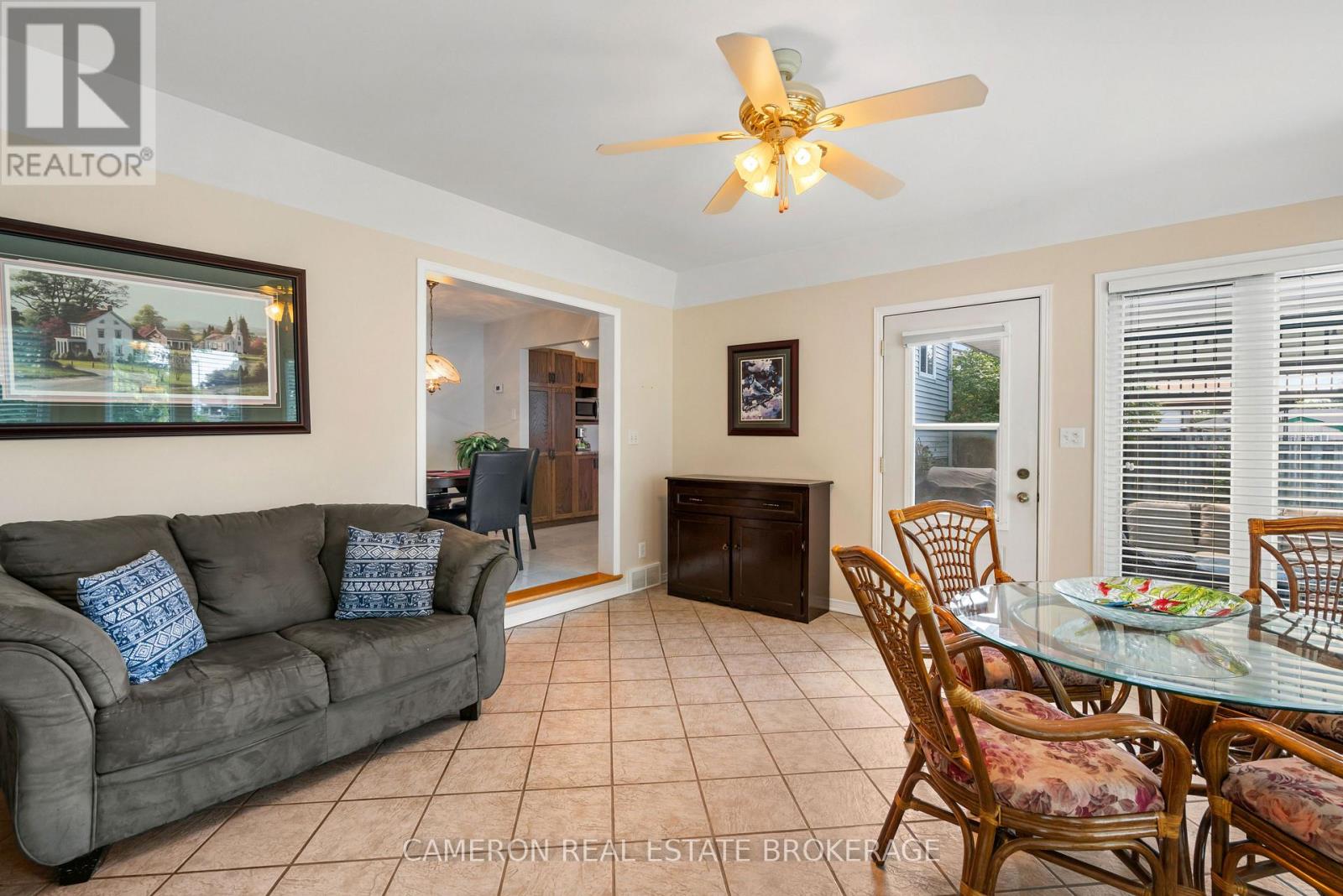368 ANGELA CRESCENT - 16