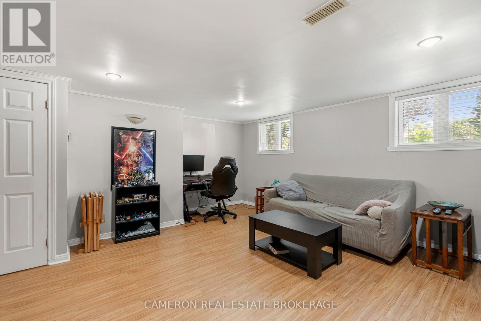 368 ANGELA CRESCENT - 27