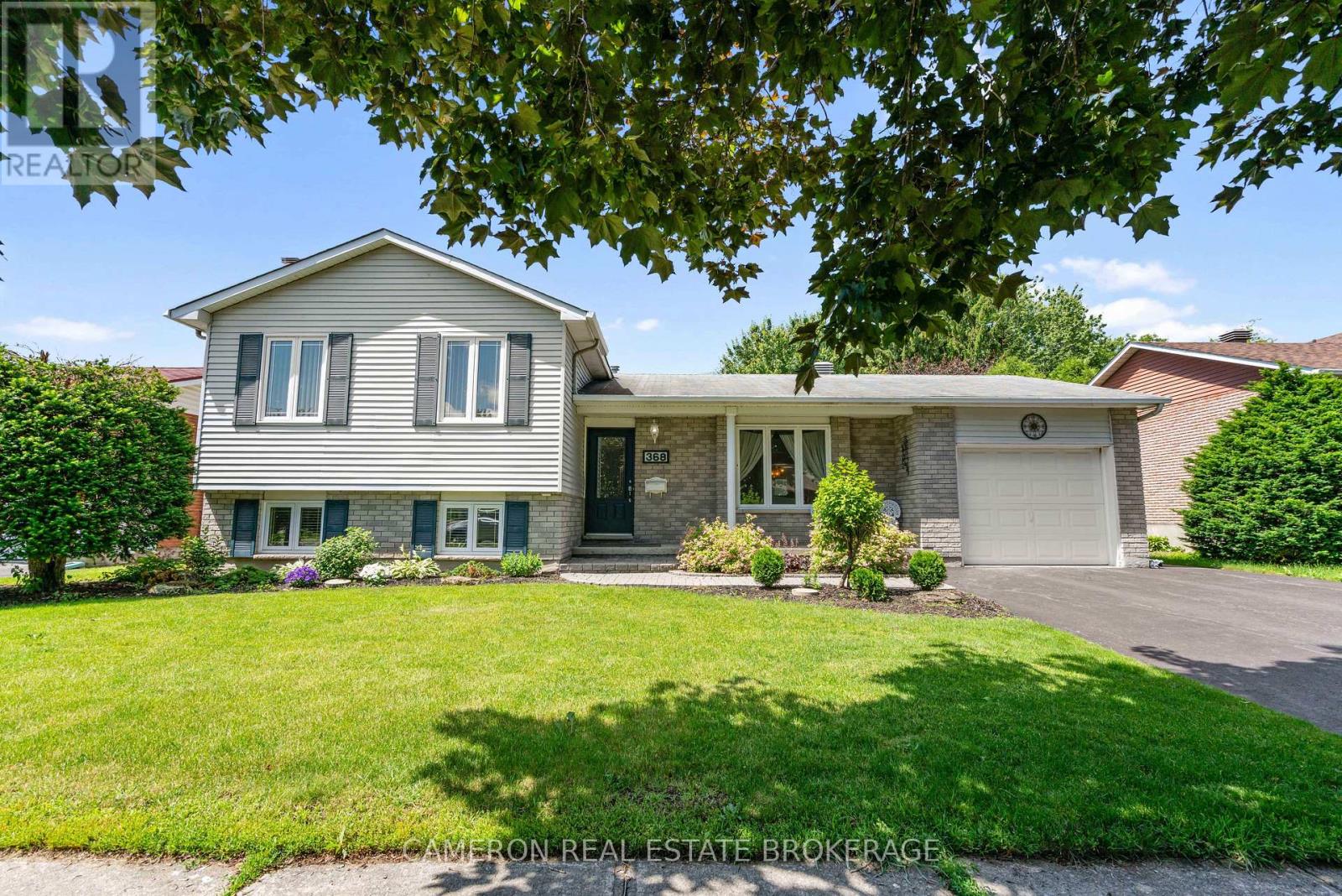 368 ANGELA CRESCENT - 3