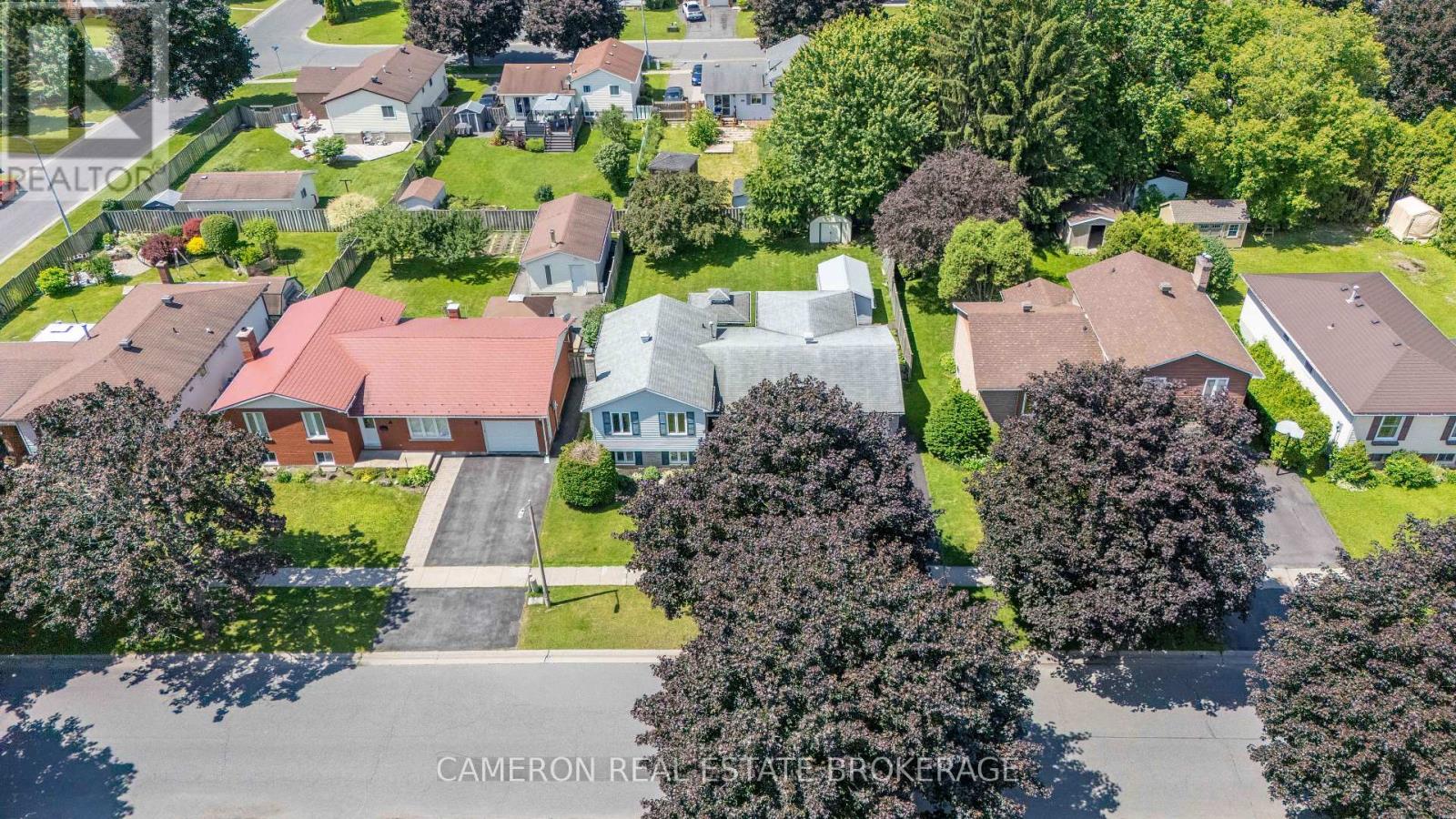 368 ANGELA CRESCENT - 37
