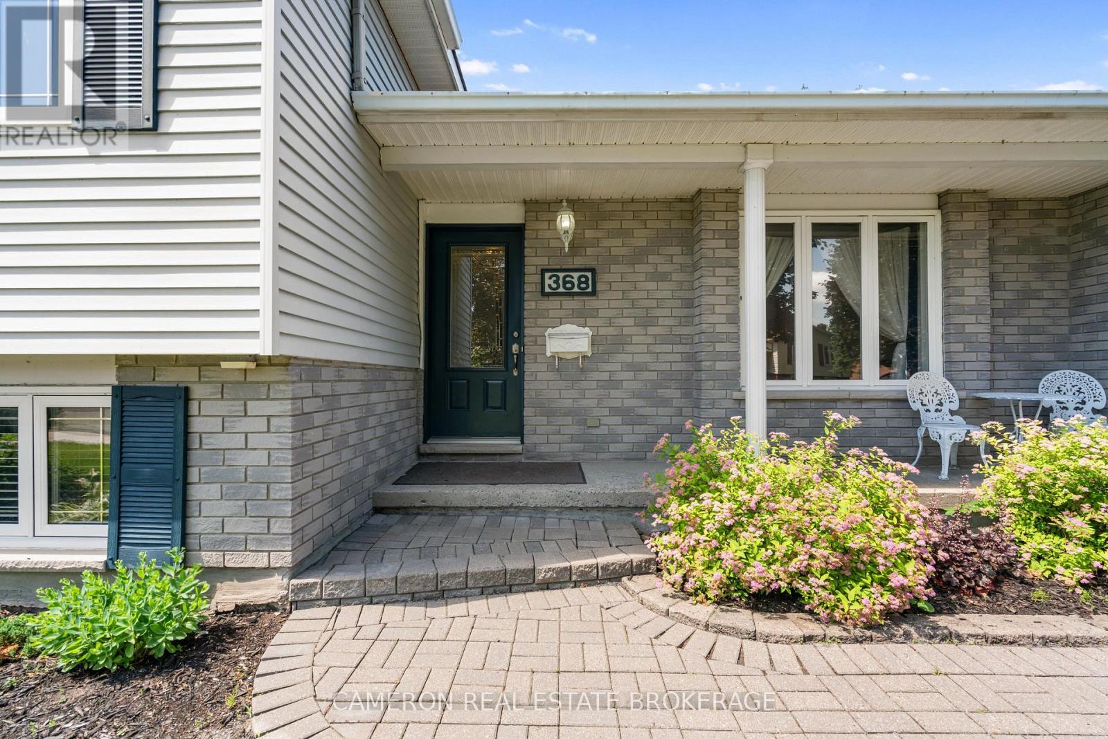 368 ANGELA CRESCENT - 4
