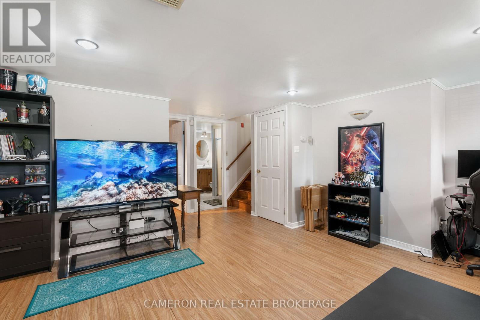 368 ANGELA CRESCENT - 26