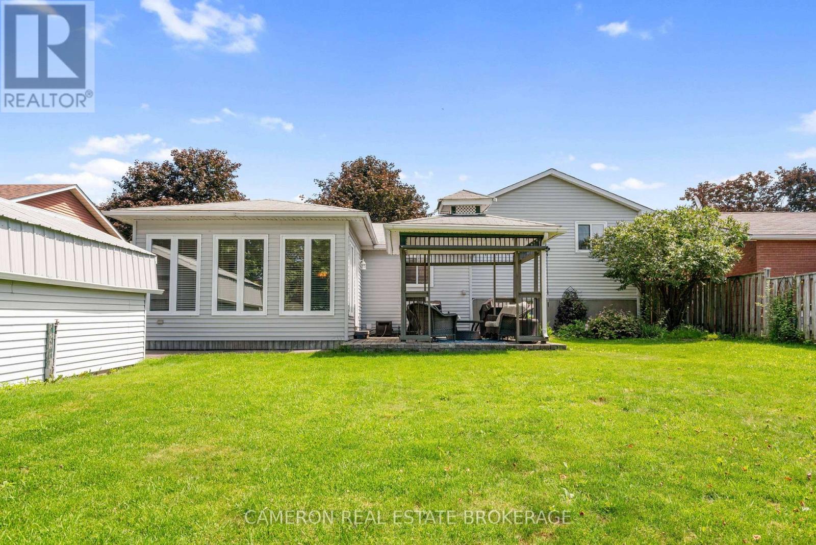 368 ANGELA CRESCENT - 34