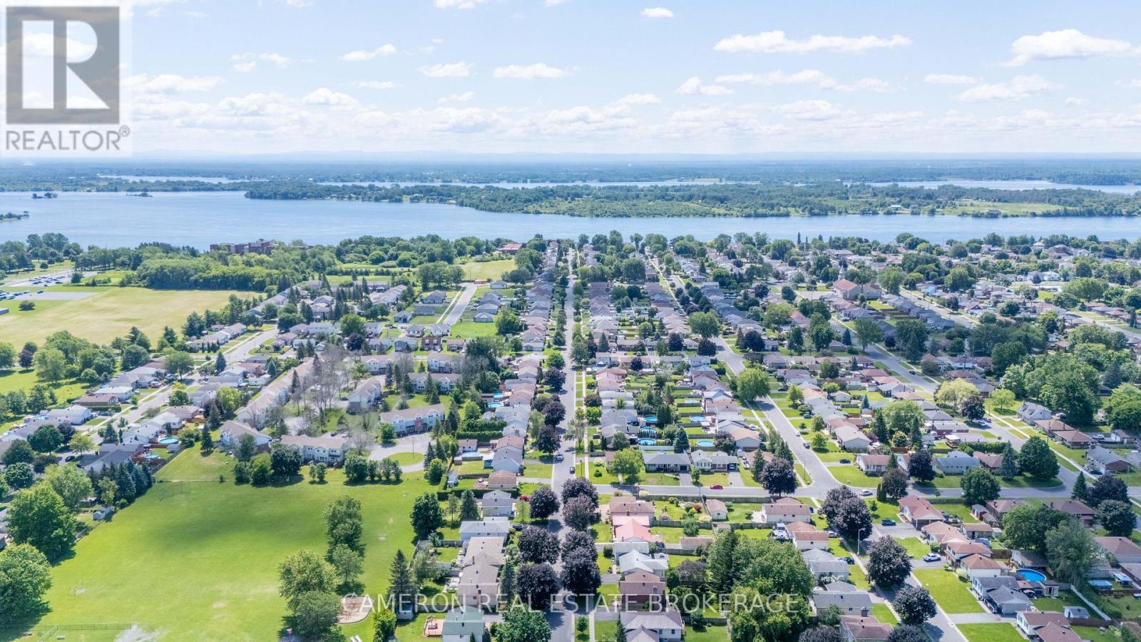 368 ANGELA CRESCENT - 44