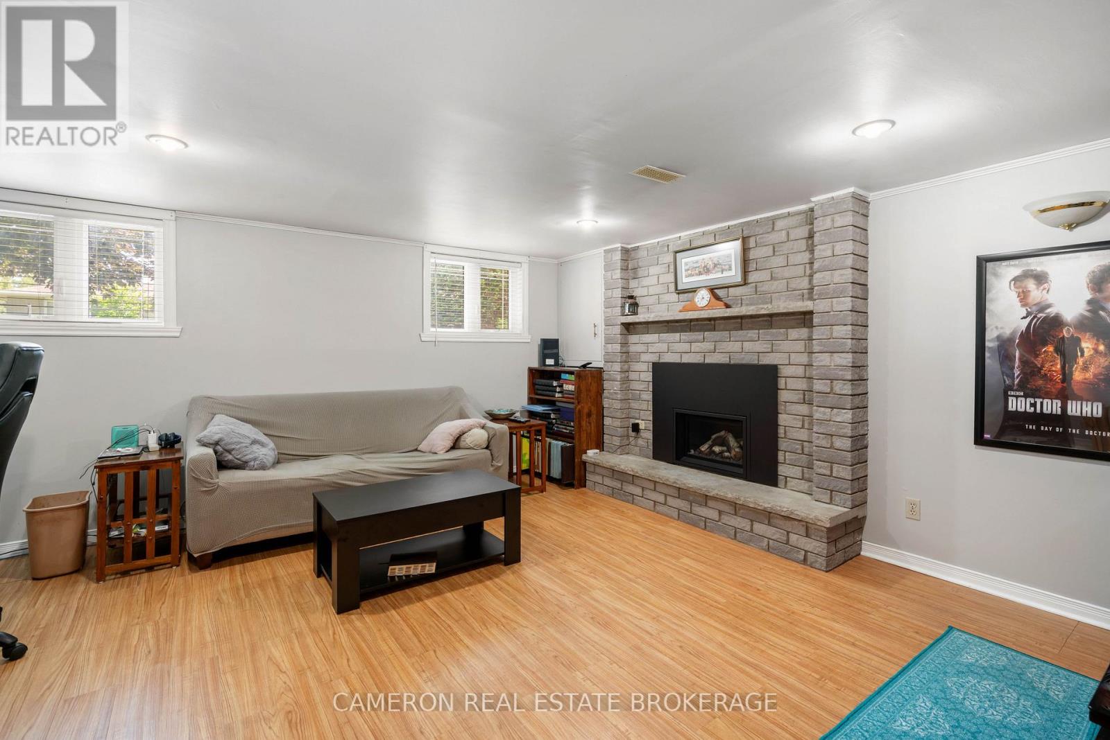 368 ANGELA CRESCENT - 25
