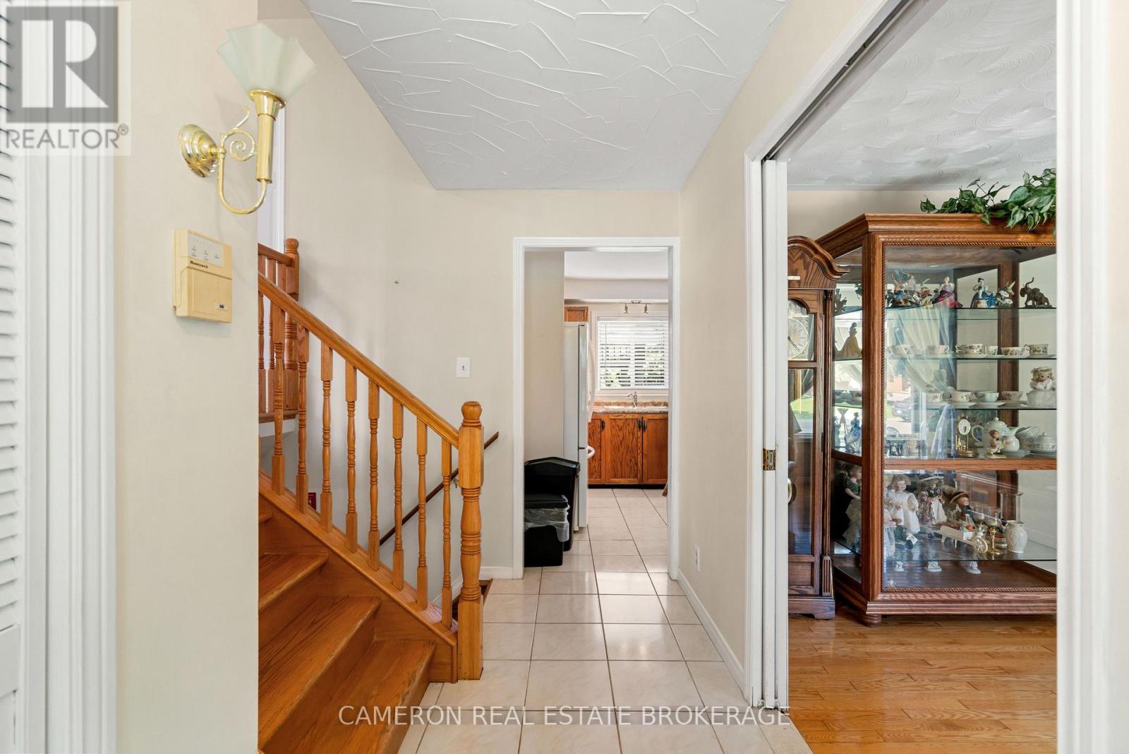 368 ANGELA CRESCENT - 5