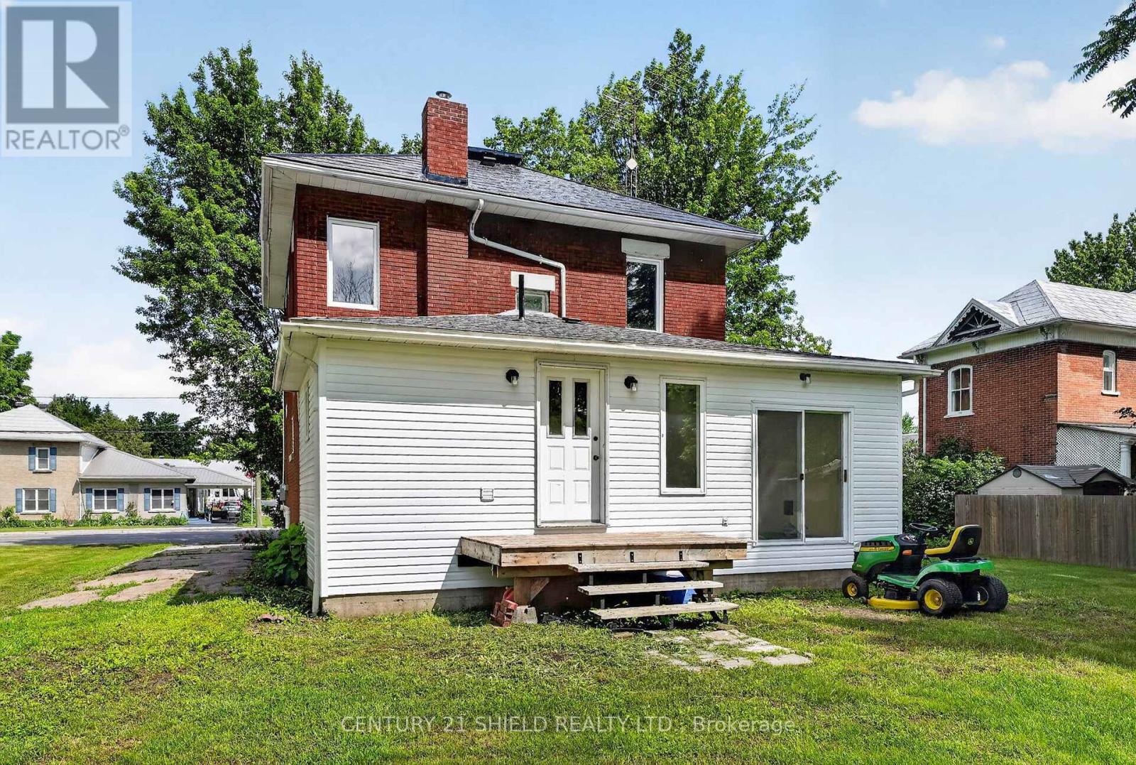 25 FRONT STREET - 36