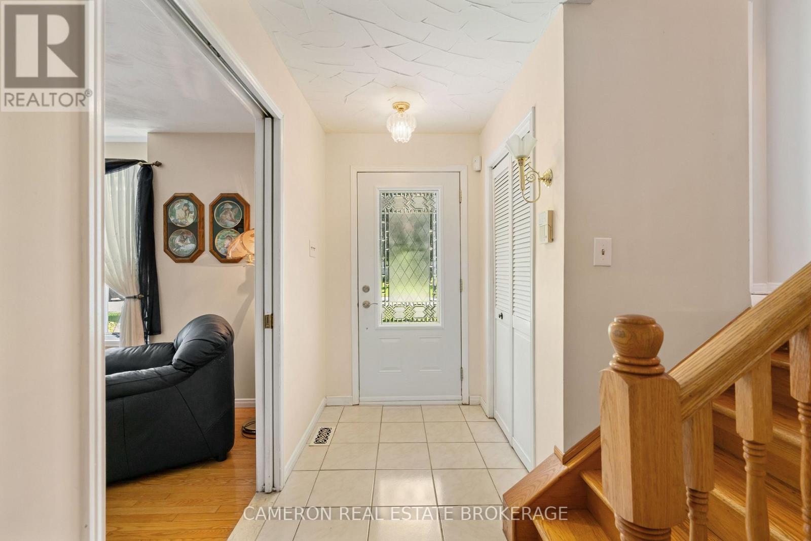 368 ANGELA CRESCENT - 6