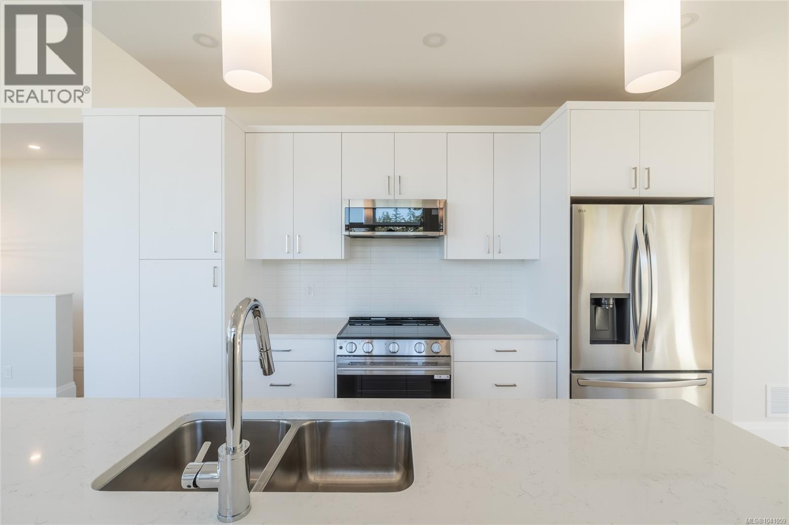 3226 Woodrush Dr - 8