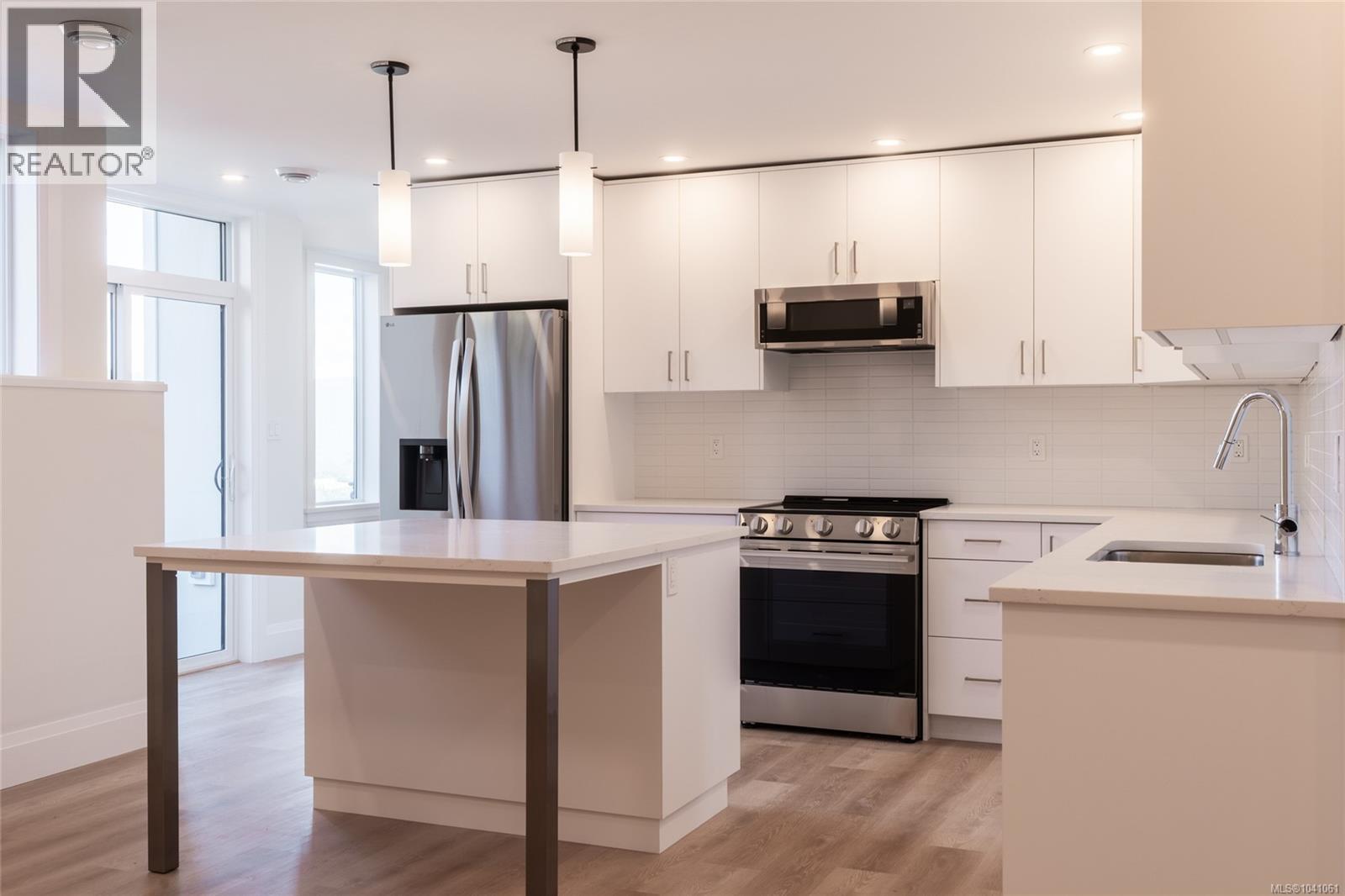 3228 Woodrush Dr - 5