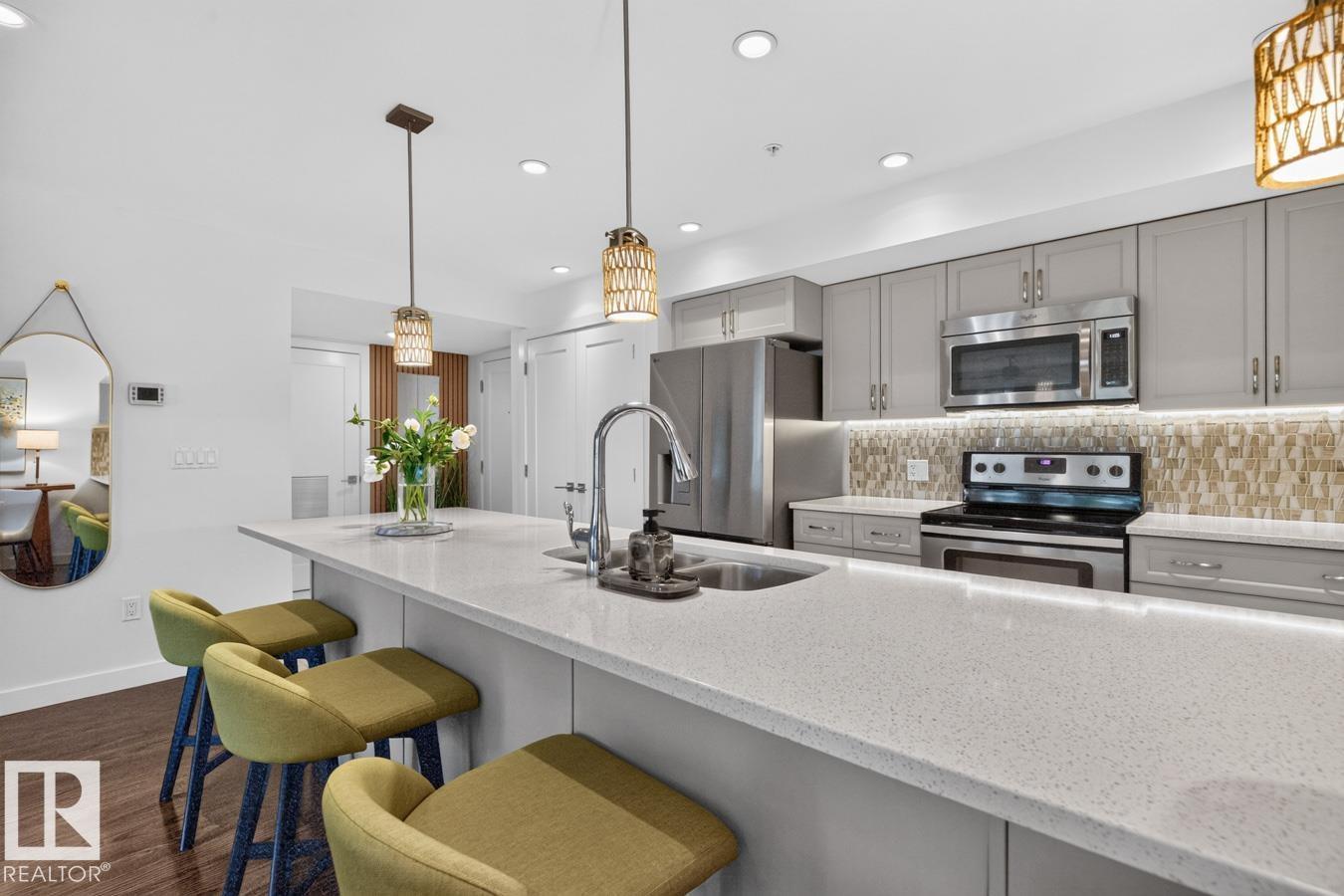 #207 5025 EDGEMONT BV NW — photo 12