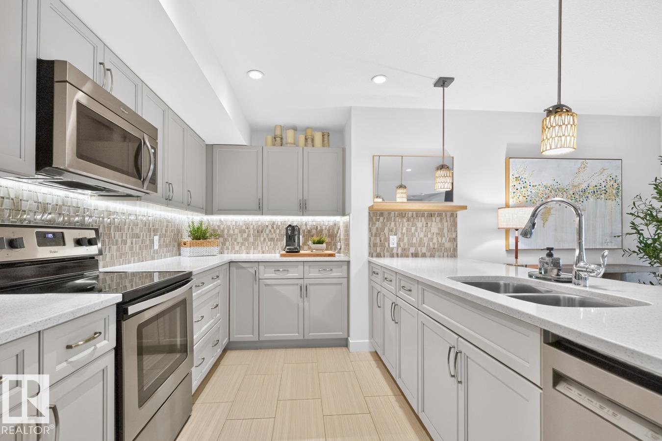 #207 5025 EDGEMONT BV NW — photo 13