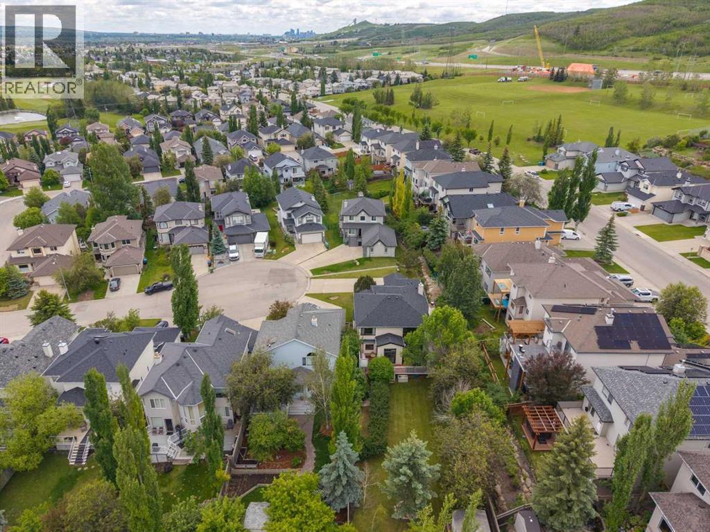 27 Valley Creek Bay NW — photo 30