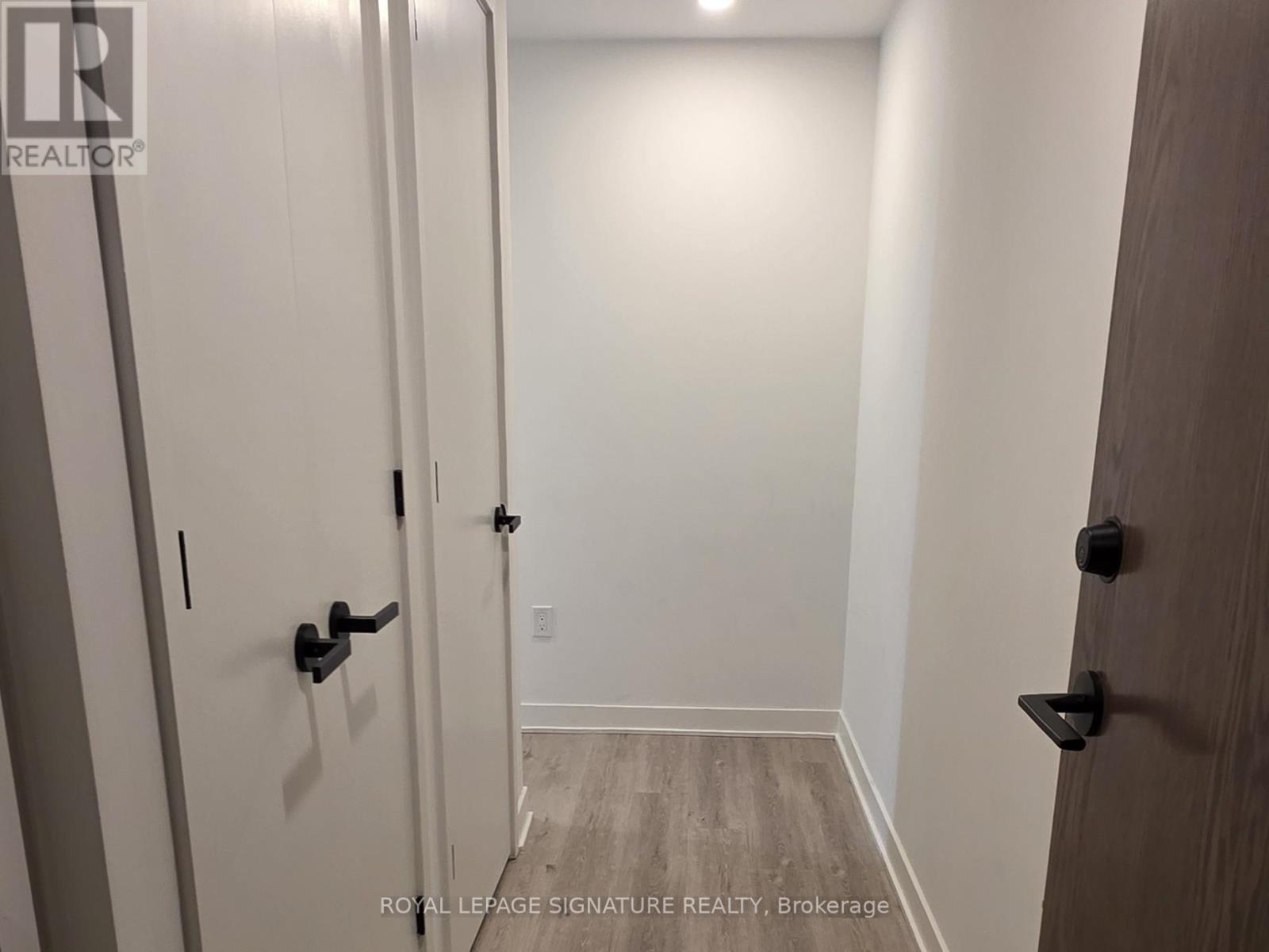 #4002 55 CHARLES STREET E - 32