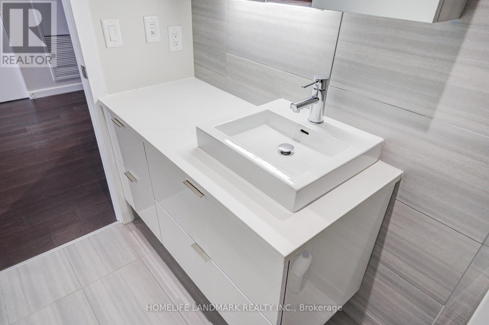 #709 170 BAYVIEW AVENUE - 33