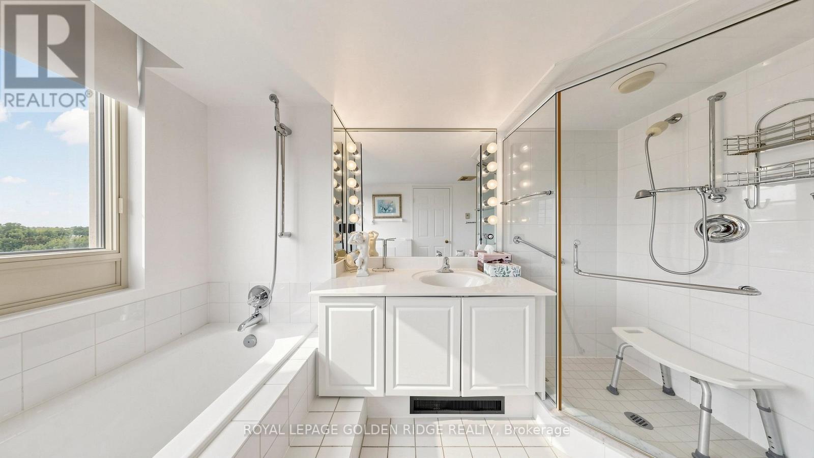 #1003 5 KENNETH AVENUE - 25