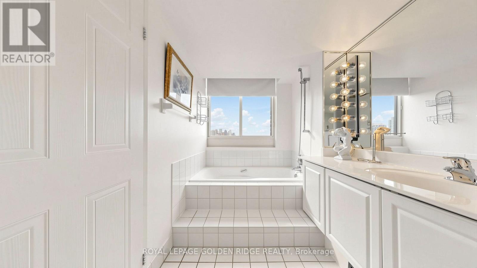 #1003 5 KENNETH AVENUE - 26