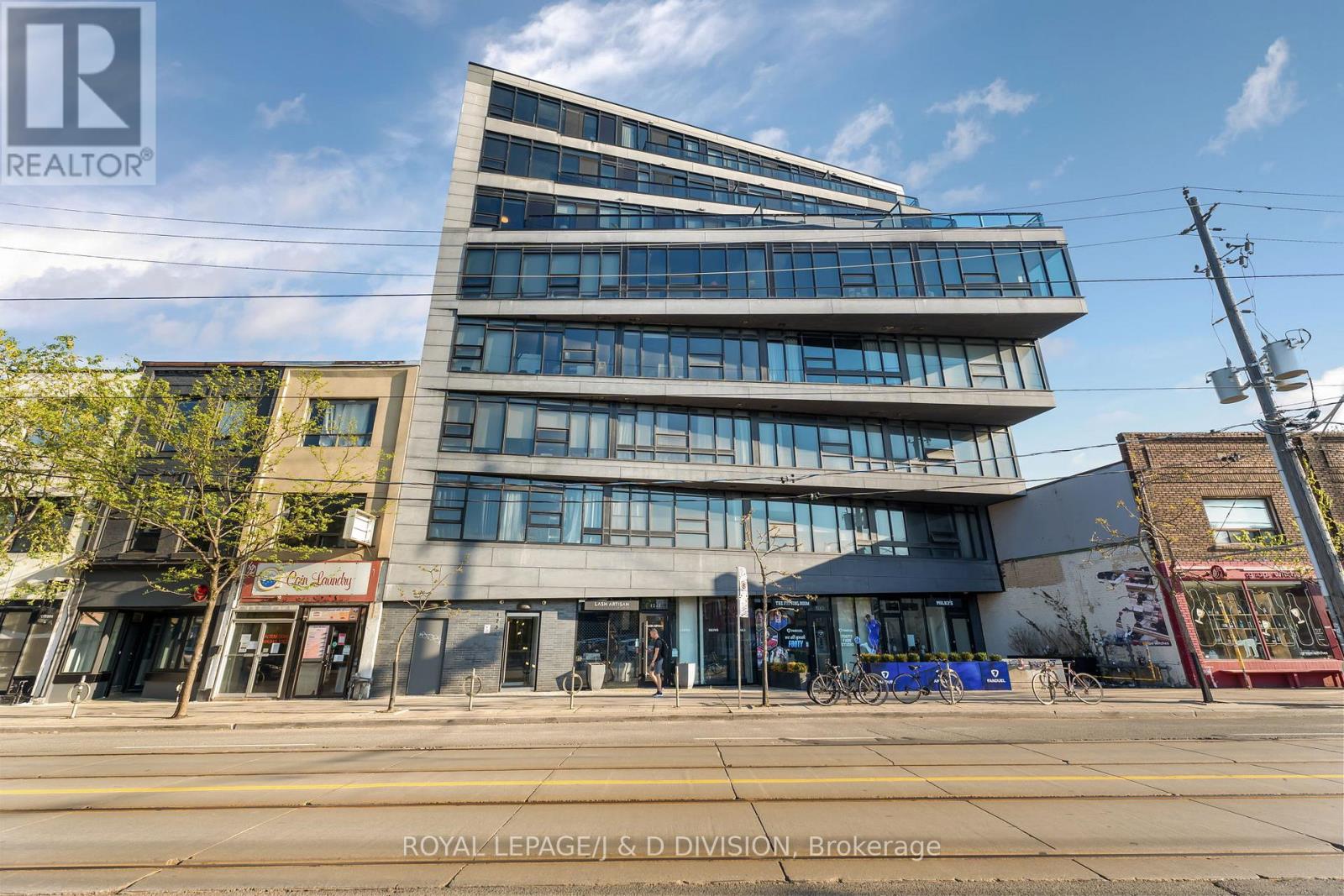 1239 Dundas St W
