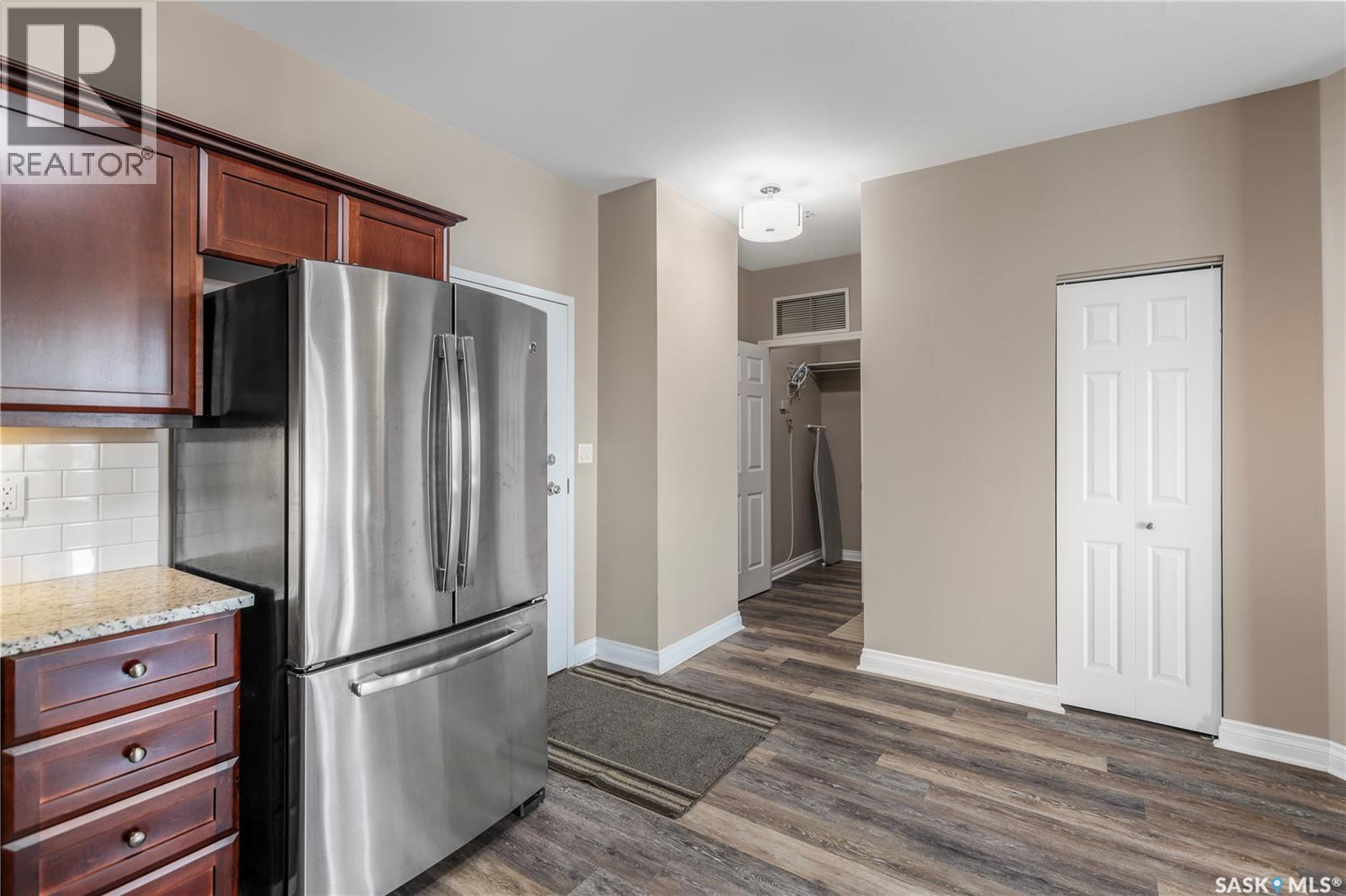 #1106 1867 Hamilton STREET - 7