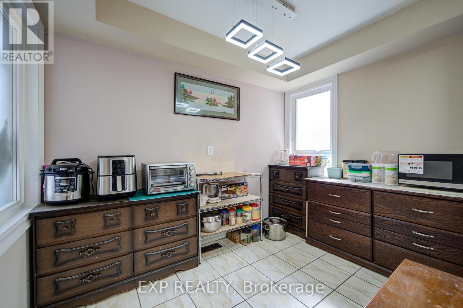 12 STAVERTON COURT - 15