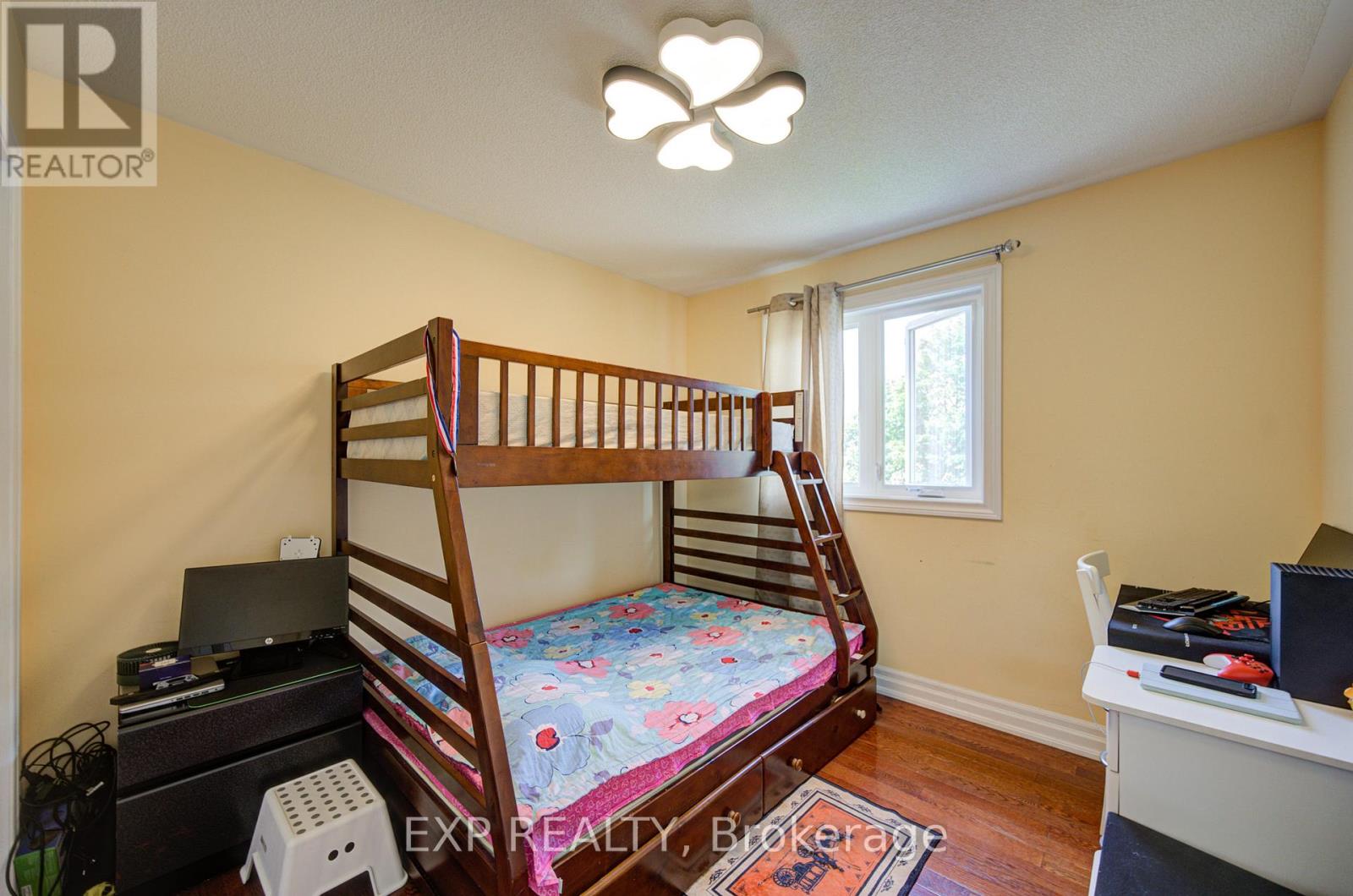 12 STAVERTON COURT - 25