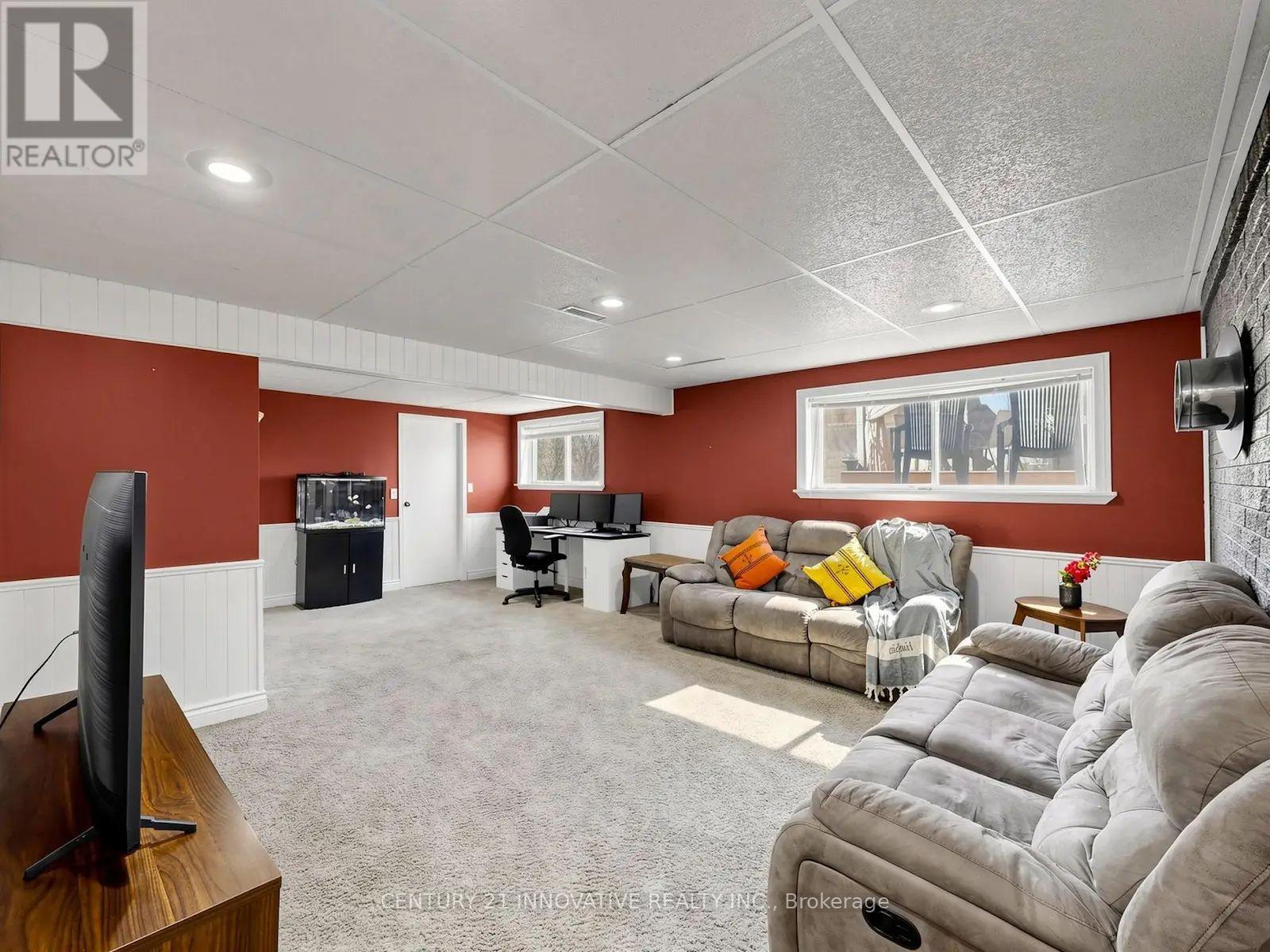 36 DEERPARK CRESCENT - 24