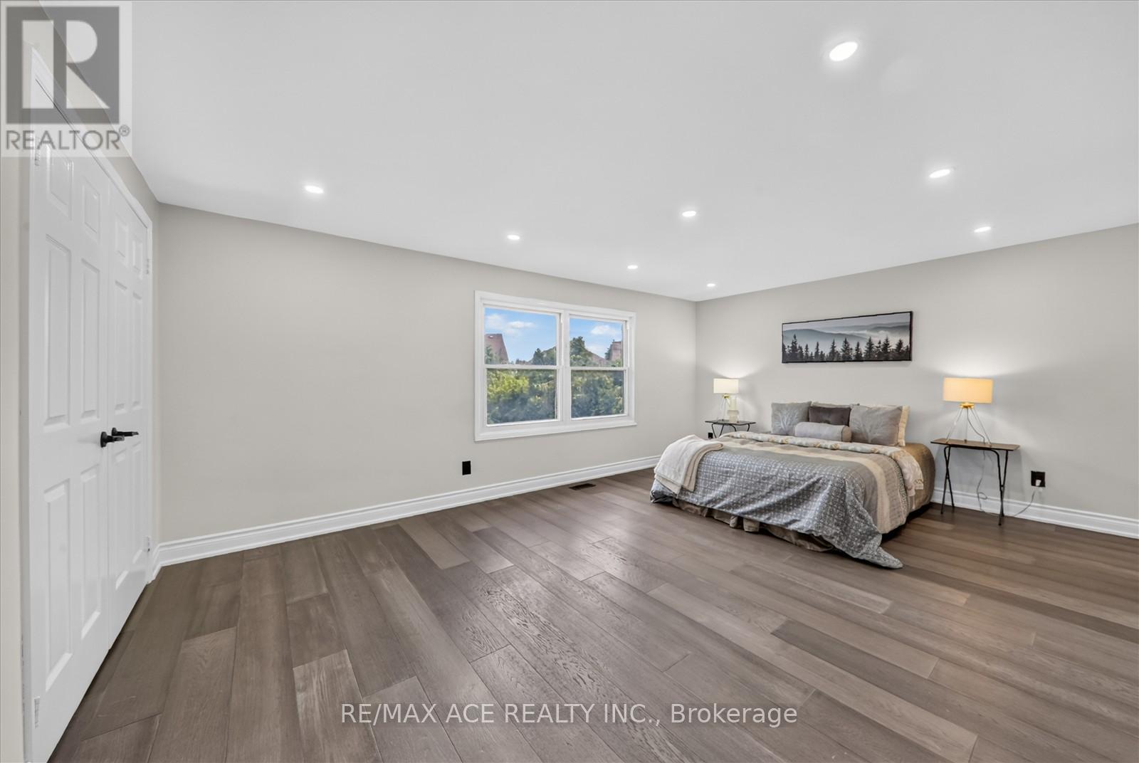 4 BEAUMONT DRIVE - 31