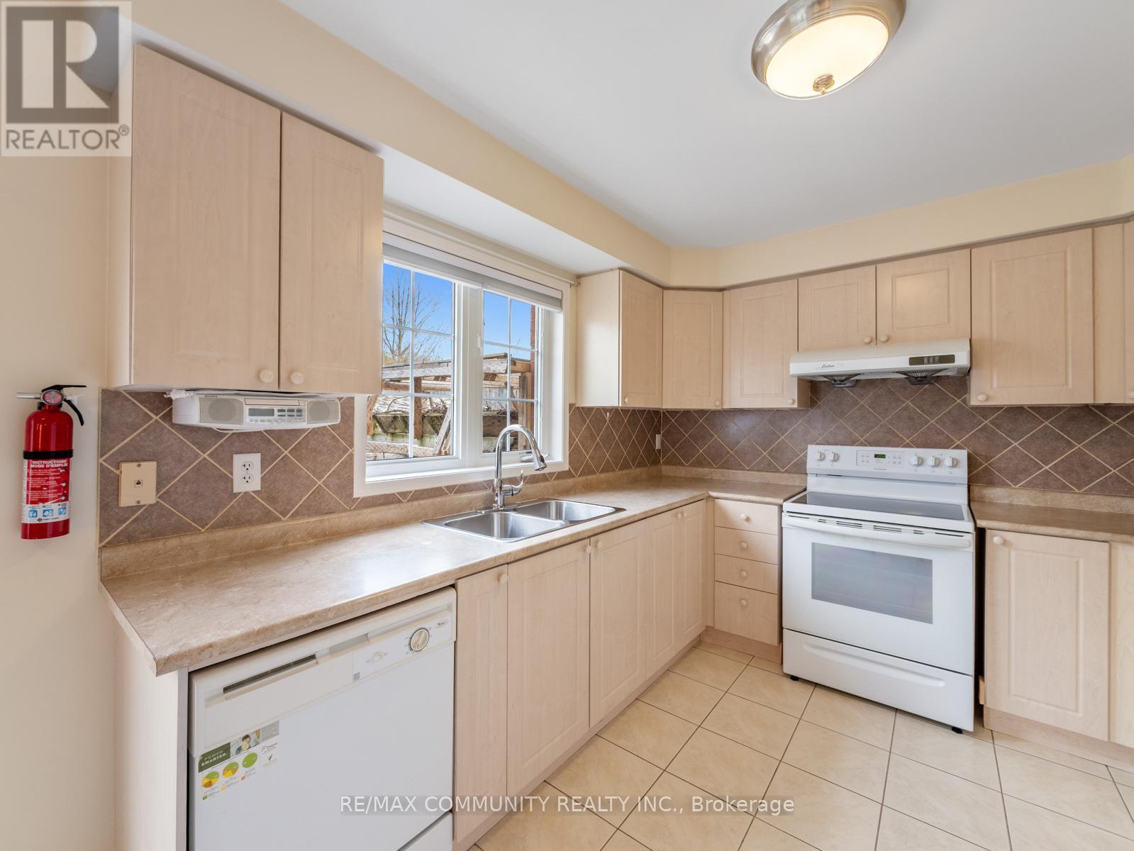 54 MORLAND CRESCENT - 16