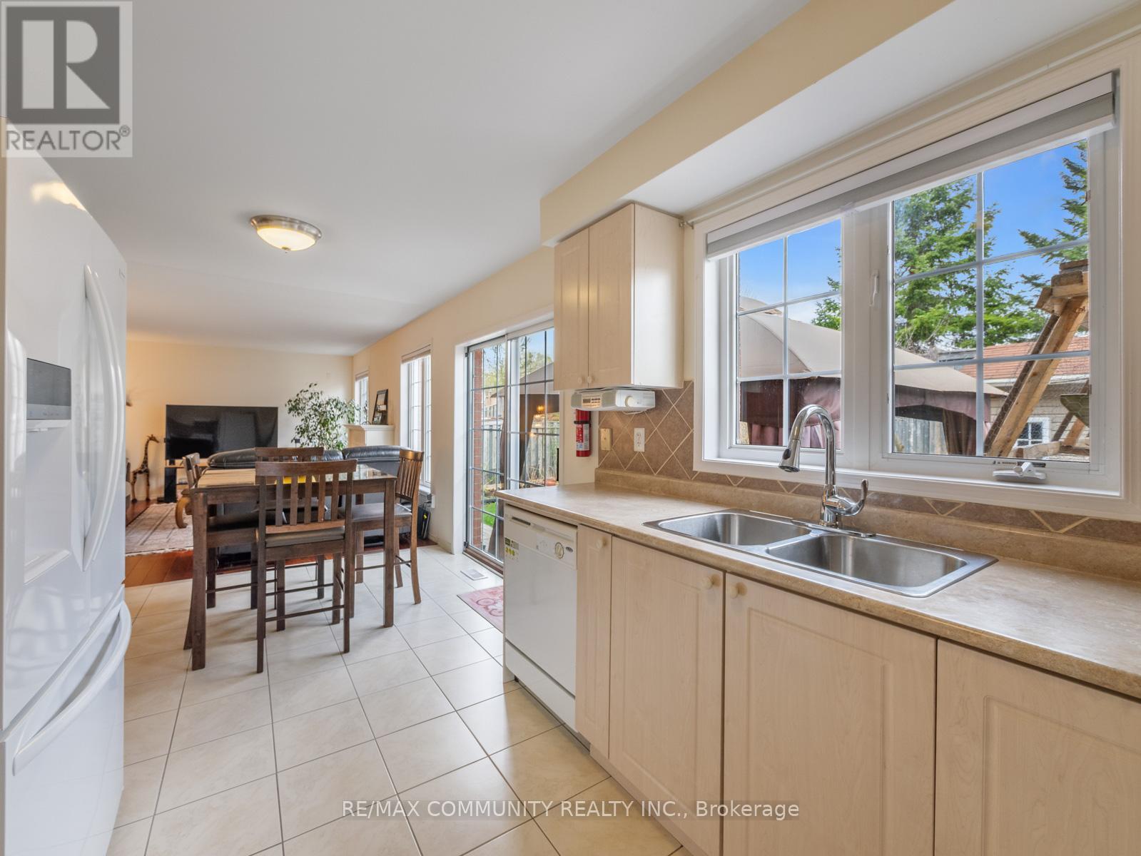 54 MORLAND CRESCENT - 17