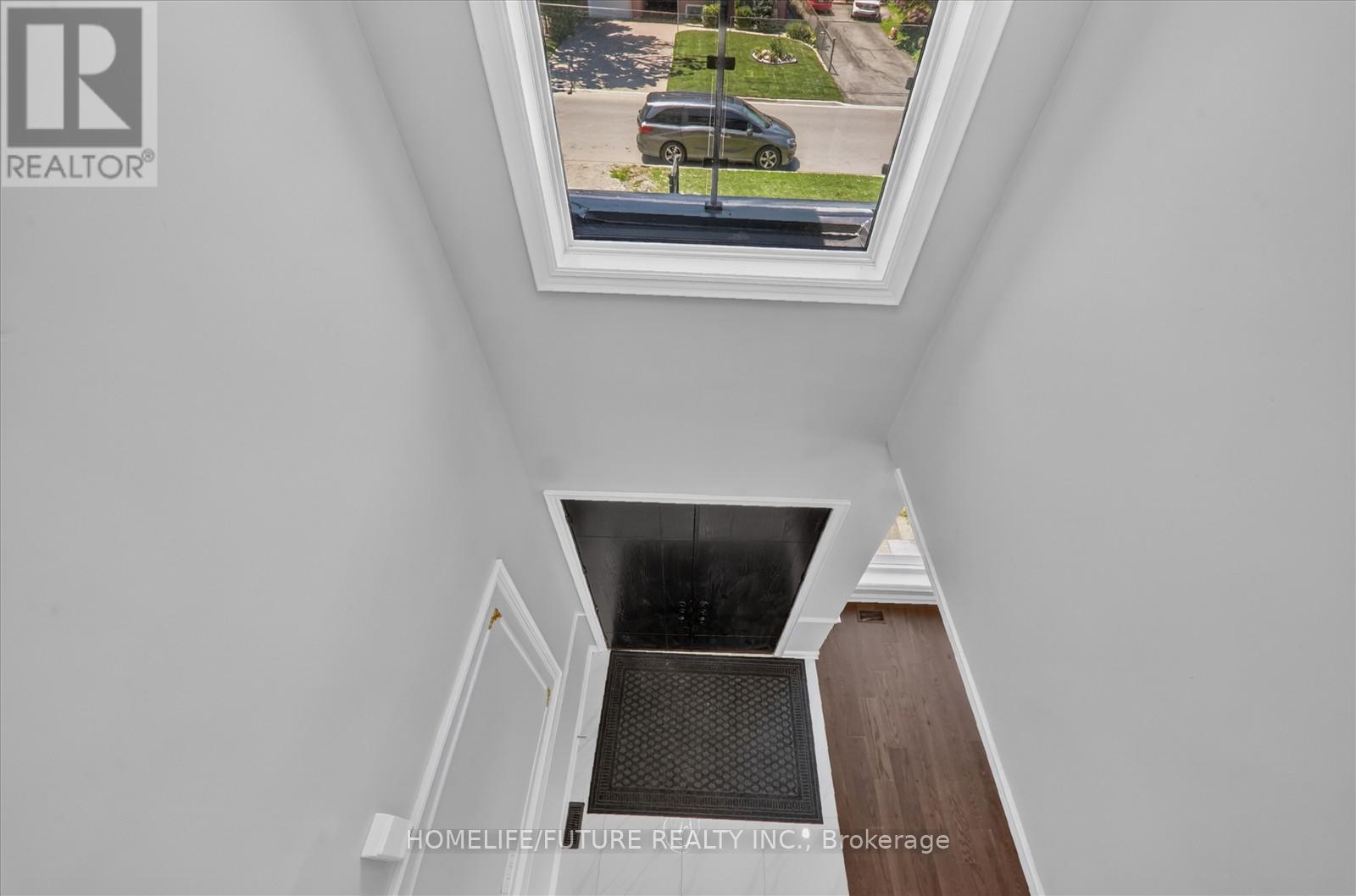 735 HILLCREST ROAD - 21