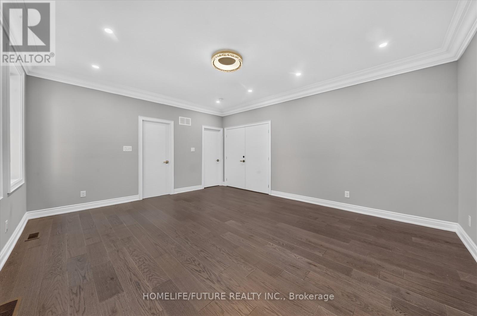 735 HILLCREST ROAD - 23