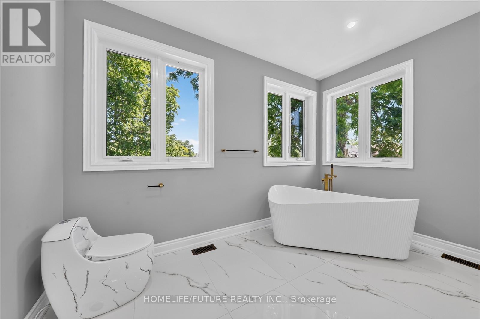735 HILLCREST ROAD - 25