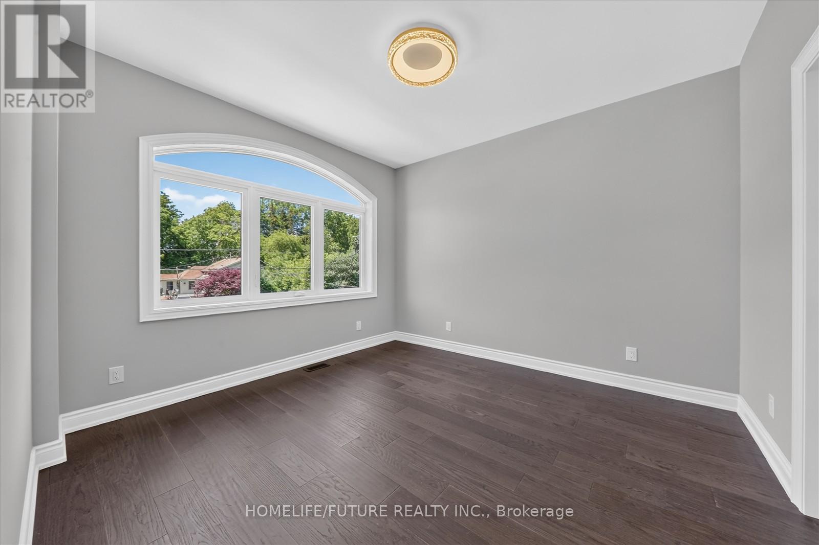 735 HILLCREST ROAD - 32
