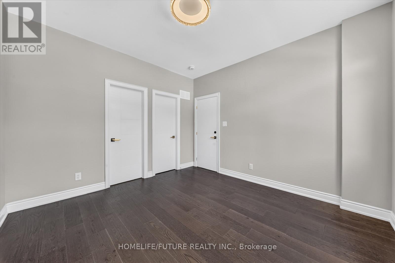 735 HILLCREST ROAD - 33