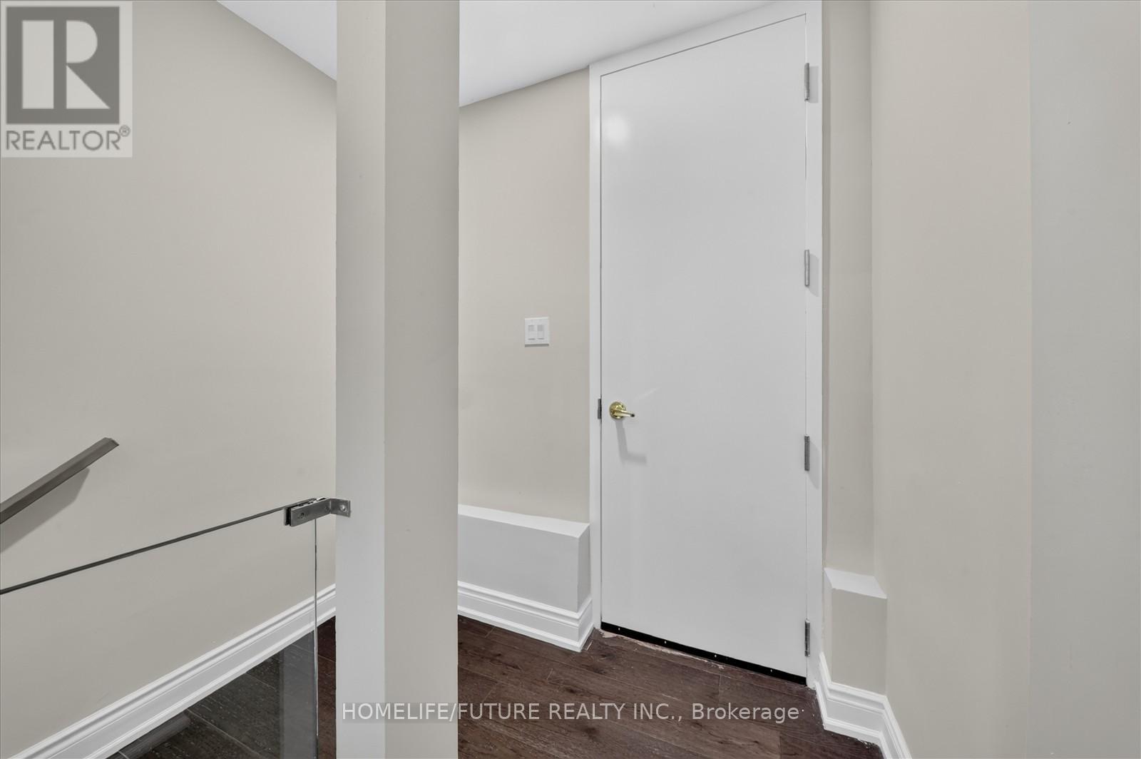 735 HILLCREST ROAD - 36