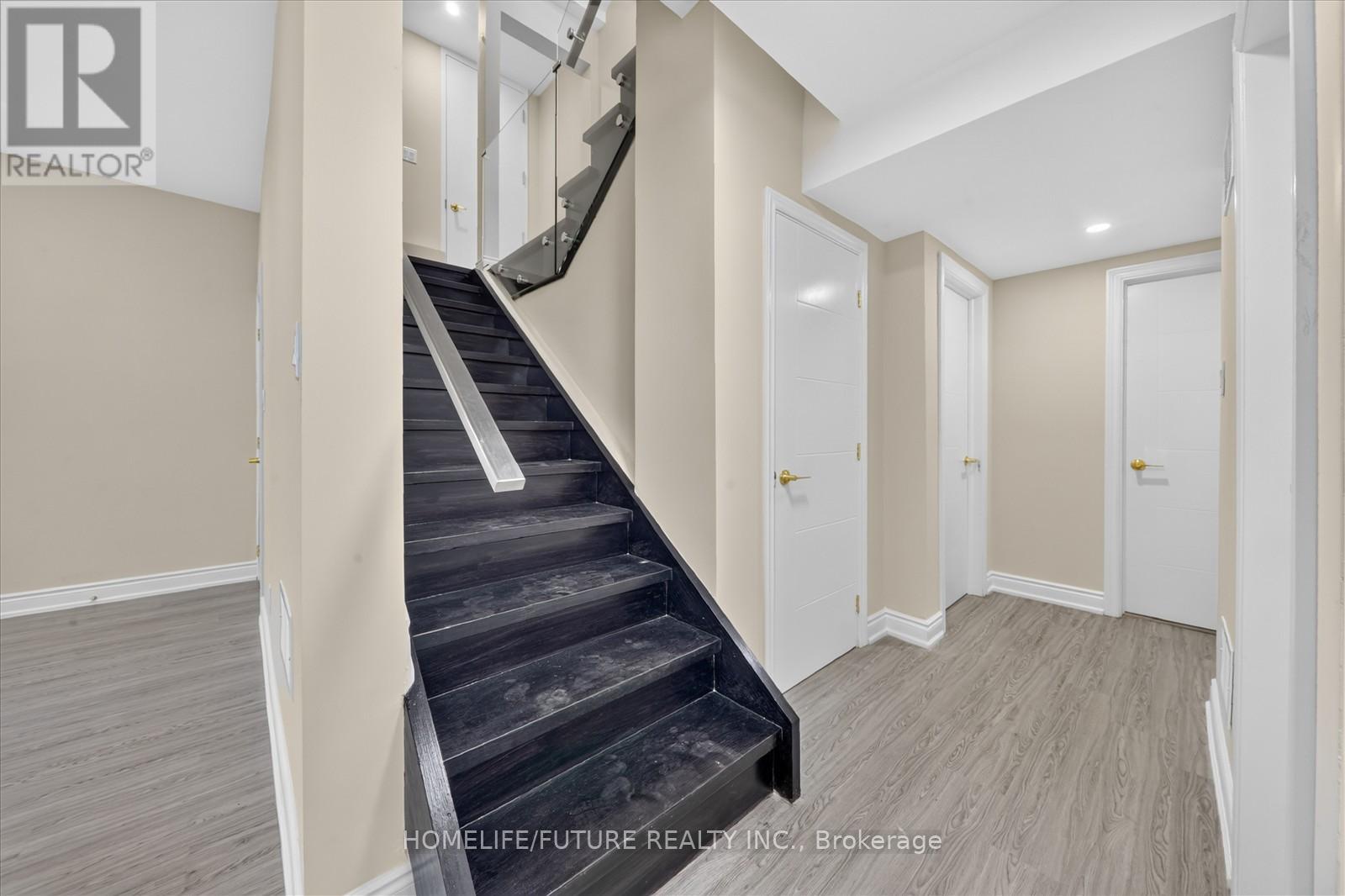 735 HILLCREST ROAD - 37