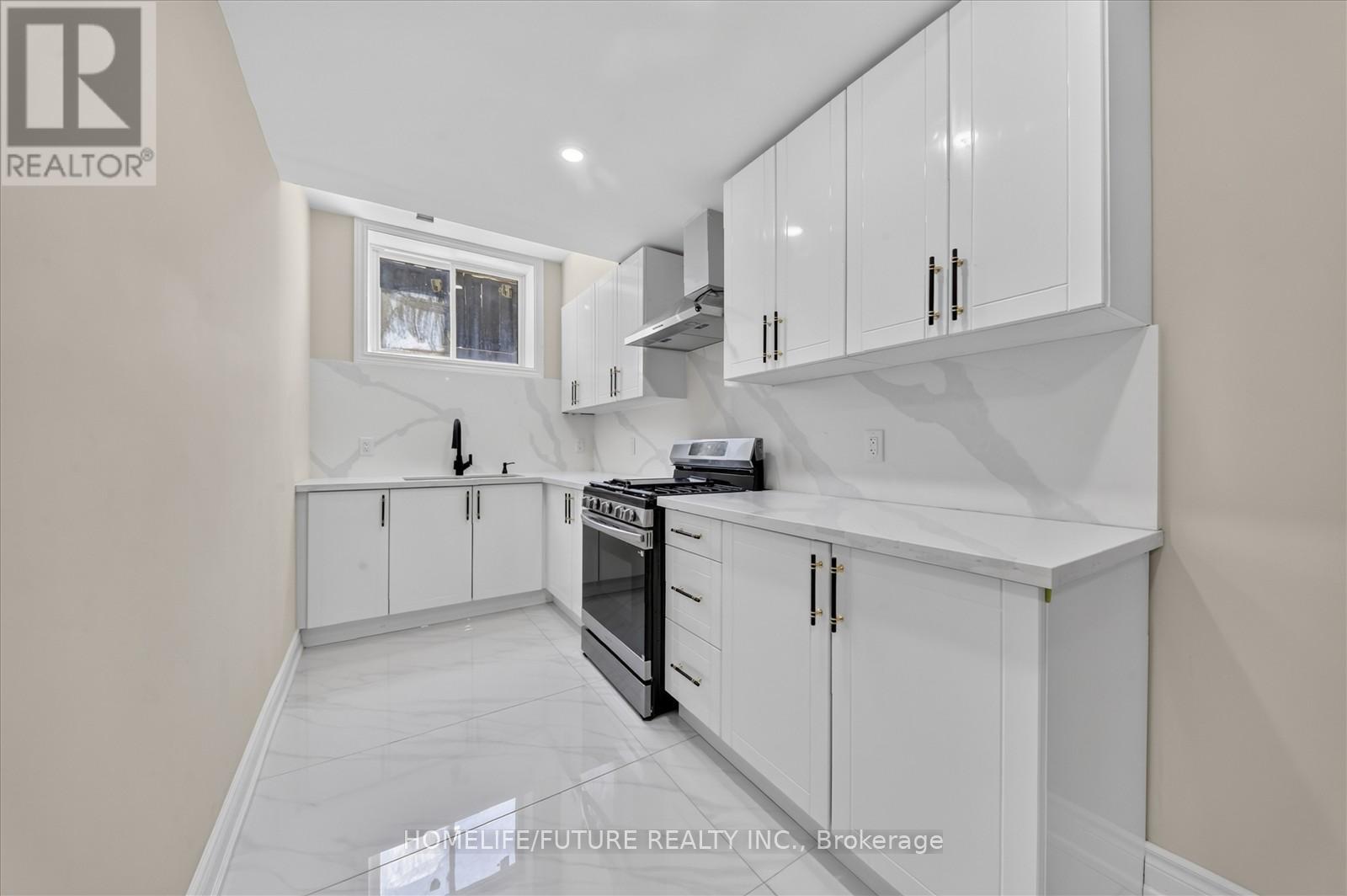 735 HILLCREST ROAD - 38