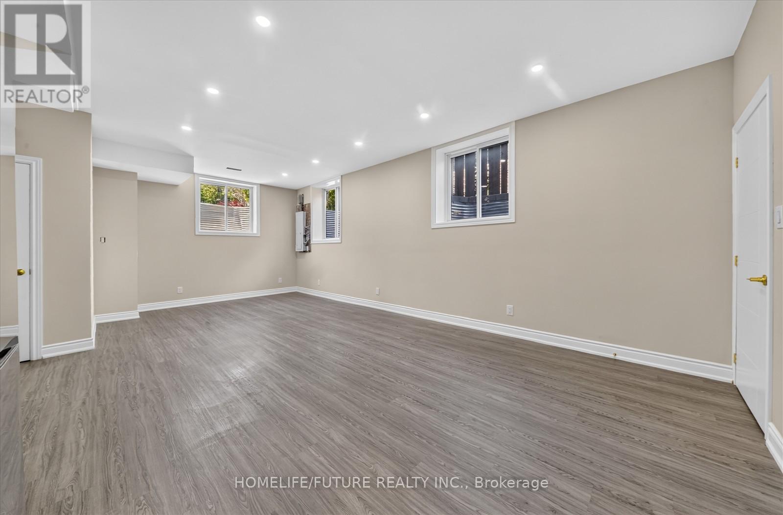 735 HILLCREST ROAD - 39