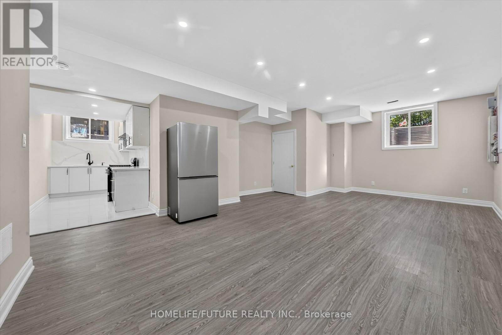 735 HILLCREST ROAD - 40
