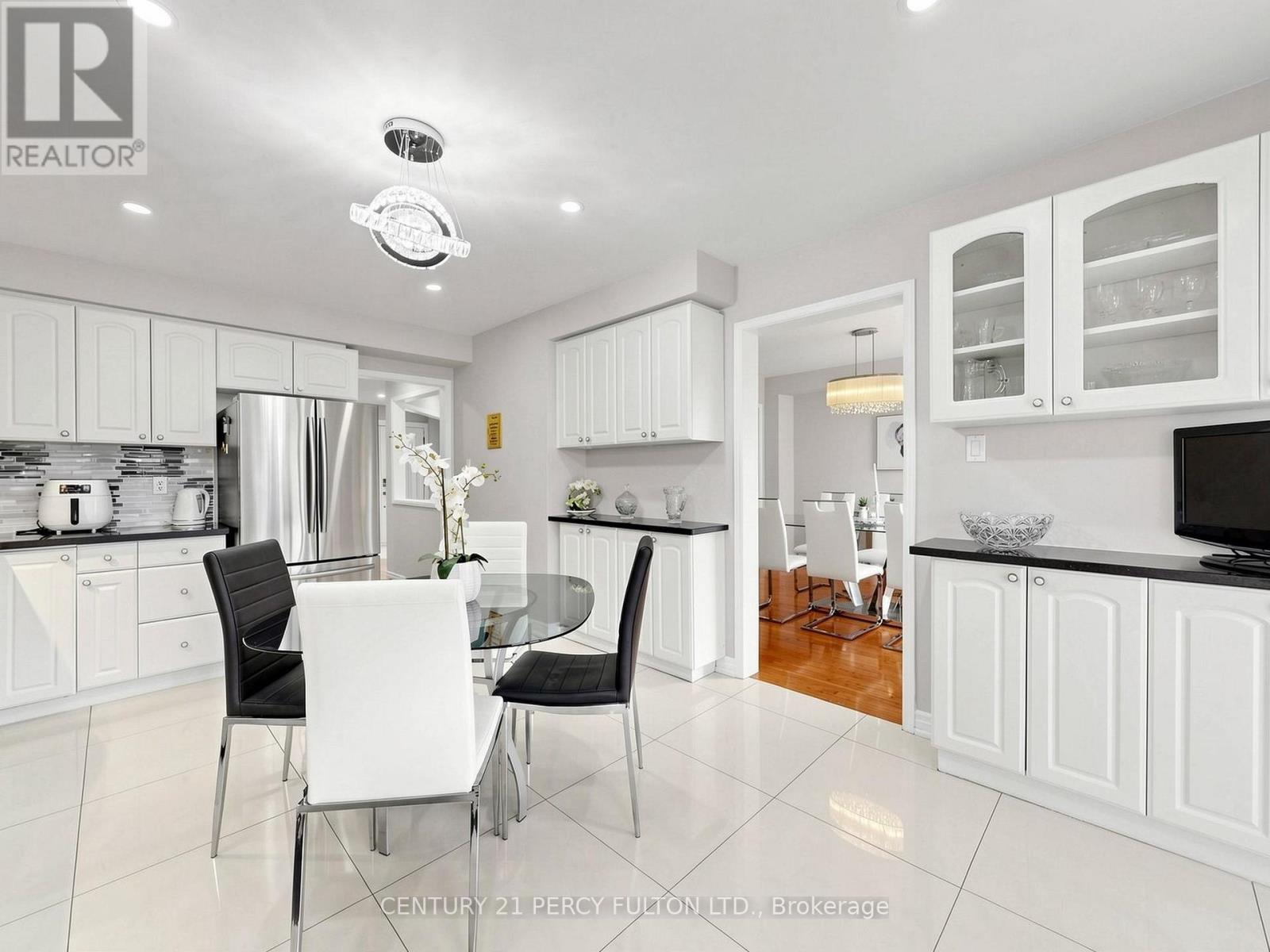 2052 BLUE RIDGE CRESCENT - 12