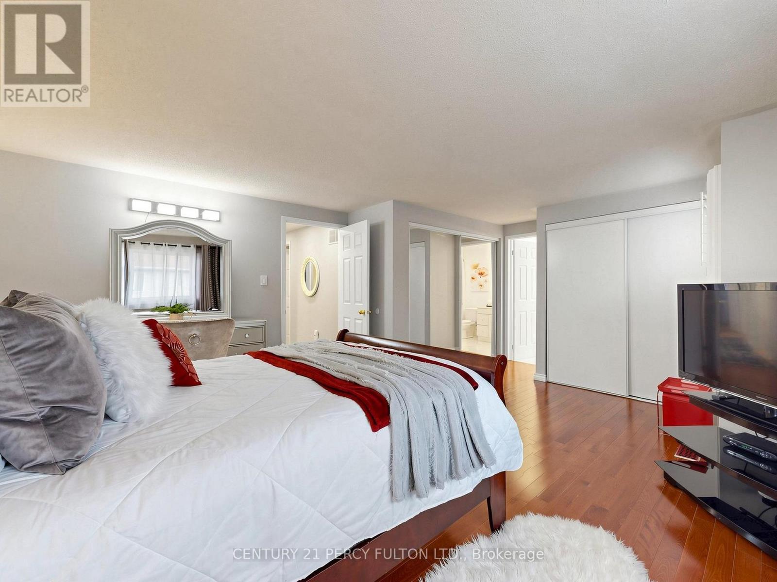 2052 BLUE RIDGE CRESCENT - 24