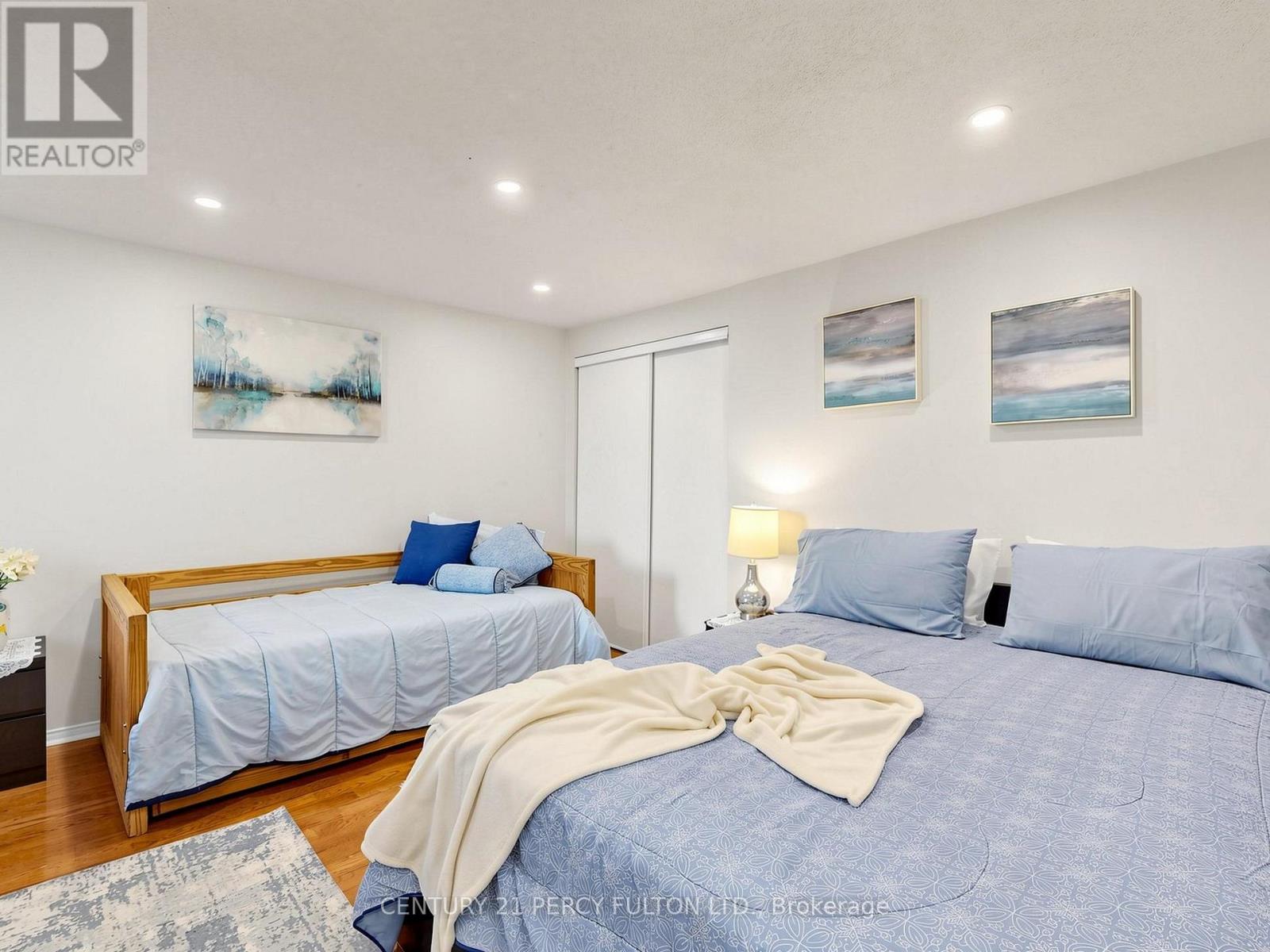 2052 BLUE RIDGE CRESCENT - 26