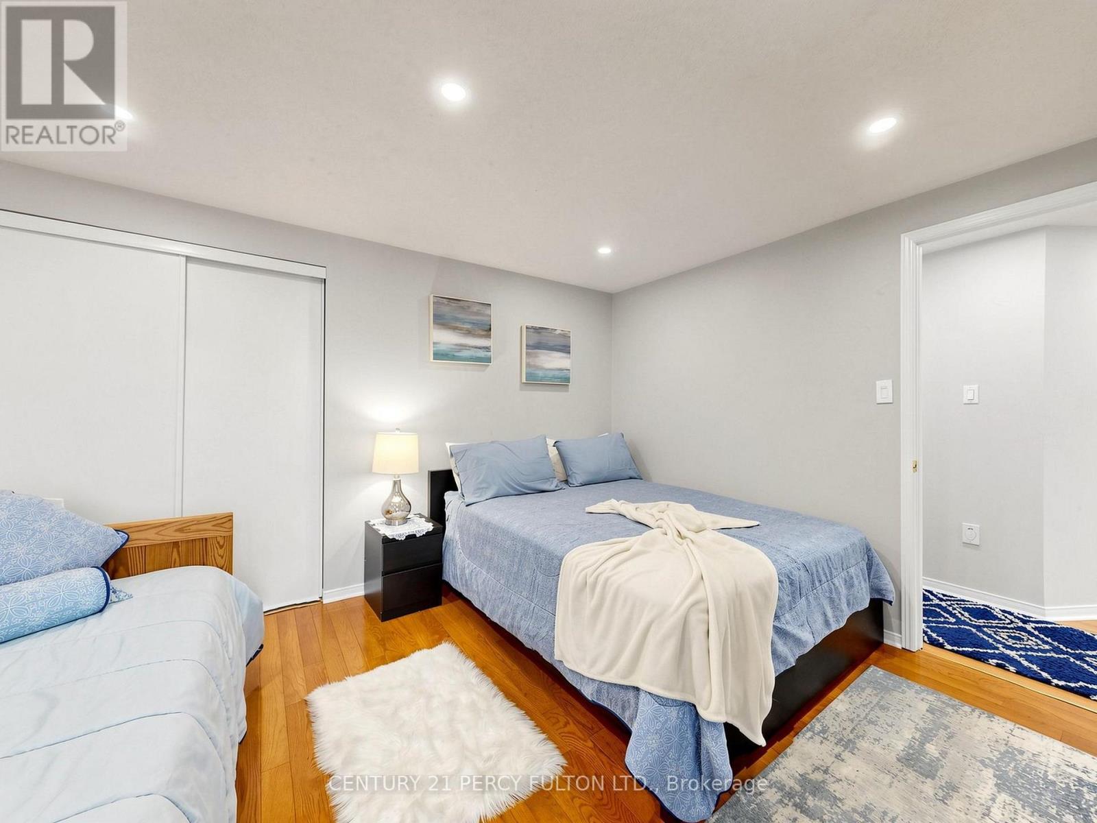2052 BLUE RIDGE CRESCENT - 27