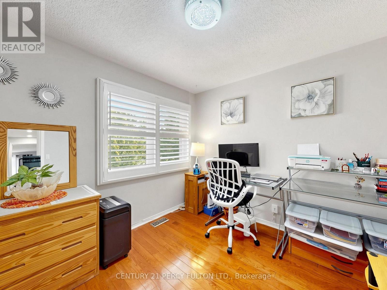 2052 BLUE RIDGE CRESCENT - 28