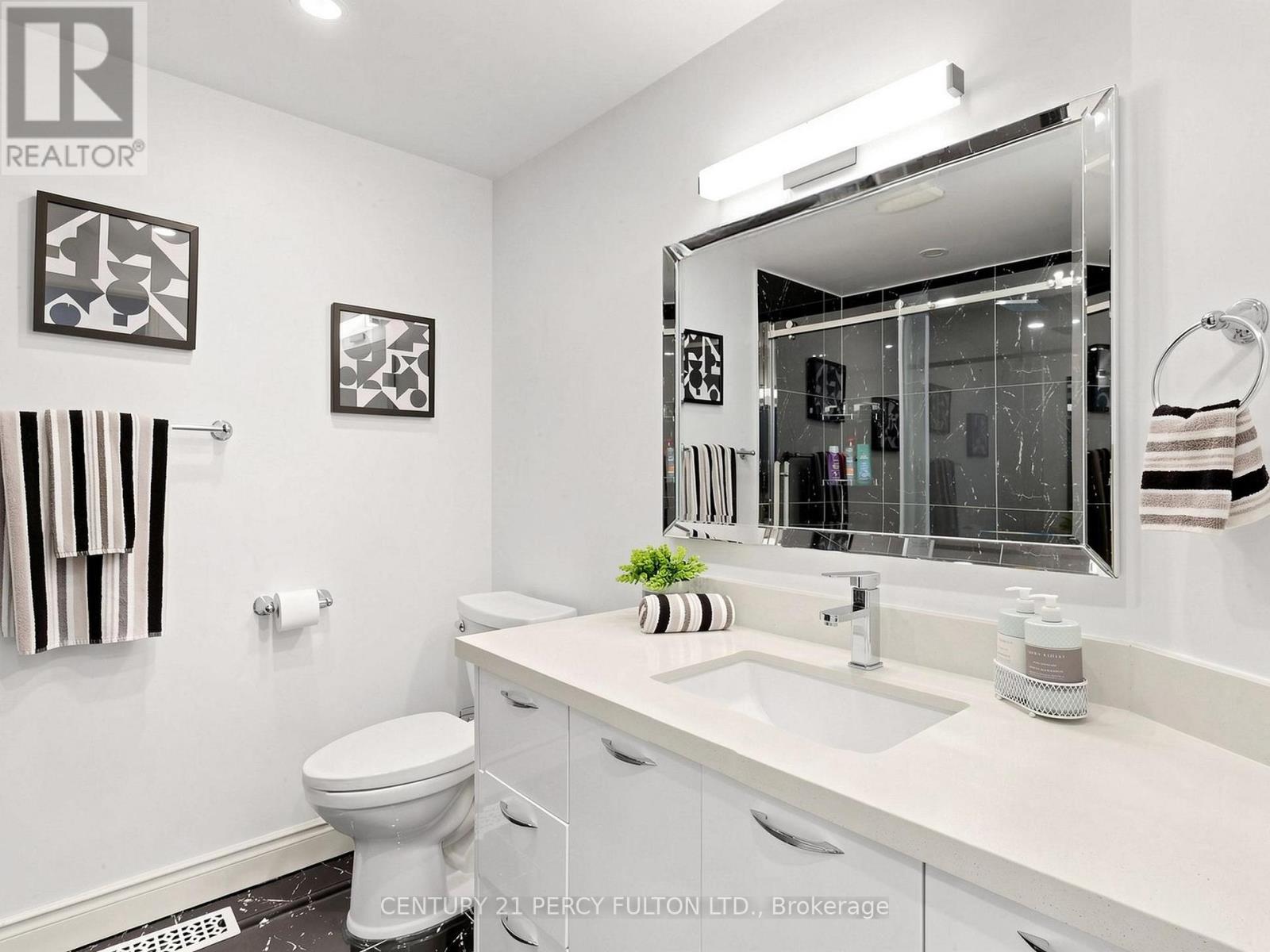 2052 BLUE RIDGE CRESCENT - 31