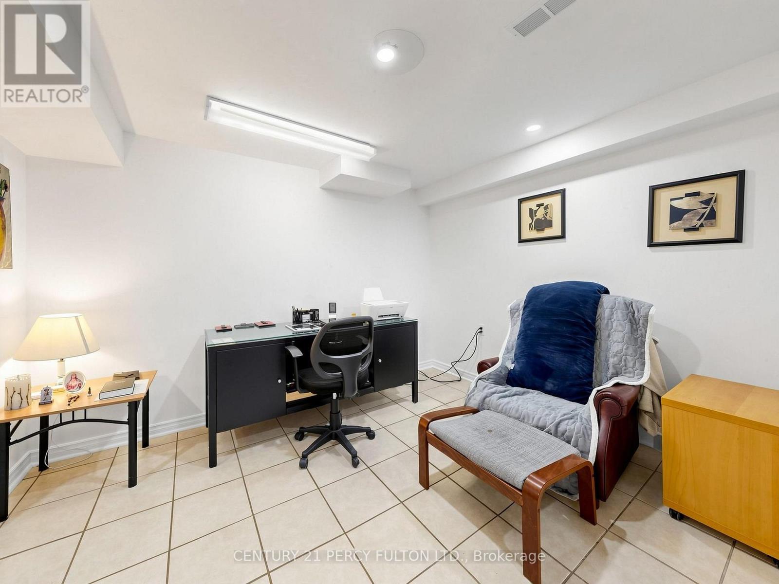 2052 BLUE RIDGE CRESCENT - 34