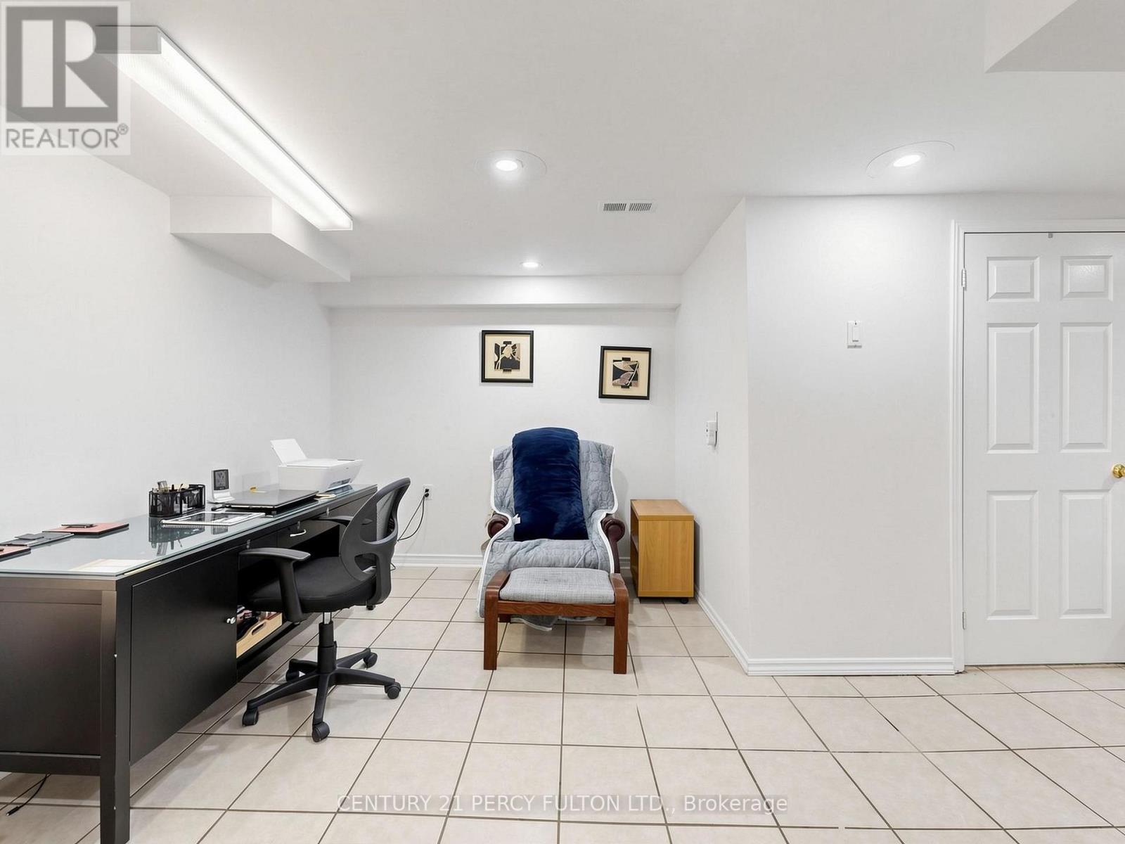 2052 BLUE RIDGE CRESCENT - 35